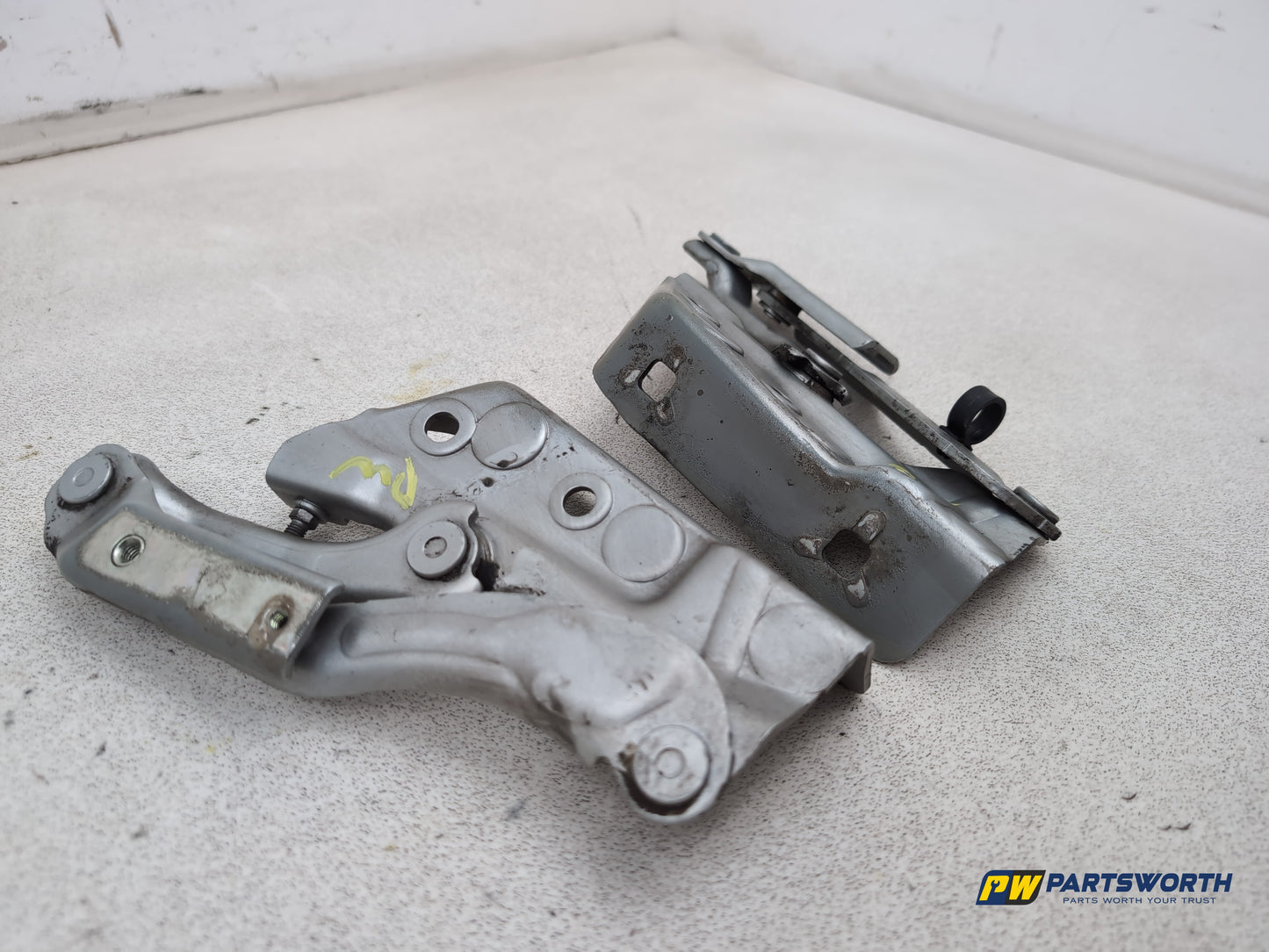 Mercedes-Benz B200 B-Class W245 Bonnet Hinges Pair A1698800328 2005-2011 - photo 3