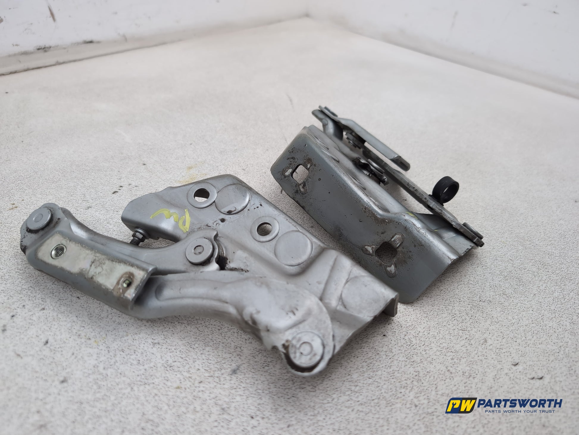 Mercedes-Benz B200 B-Class W245 Bonnet Hinges Pair A1698800328 2005-2011 - photo 3