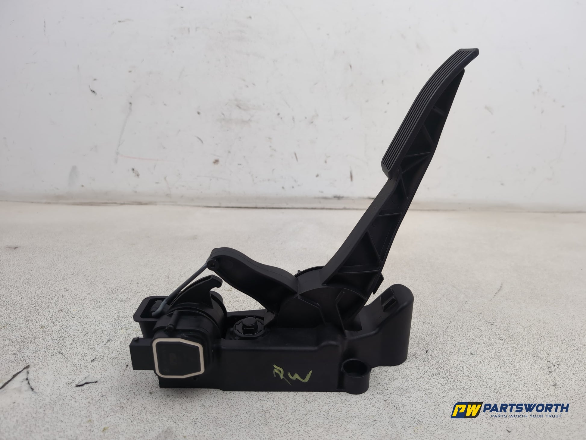 Mercedes-Benz B200 B-Class W245 Accelerator Pedal Throttle A1693000604 2005-2011 - photo 3