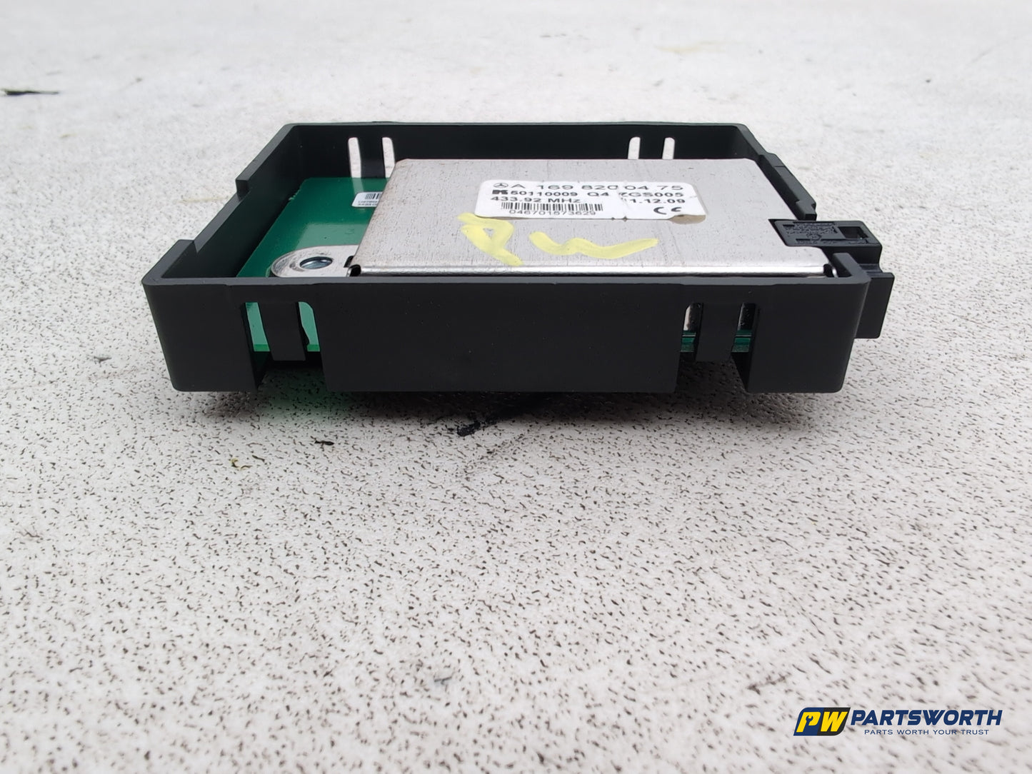 Mercedes-Benz B200 B-Class Aerial Antenna Amplifier Control Unit A1698200475 - photo 3