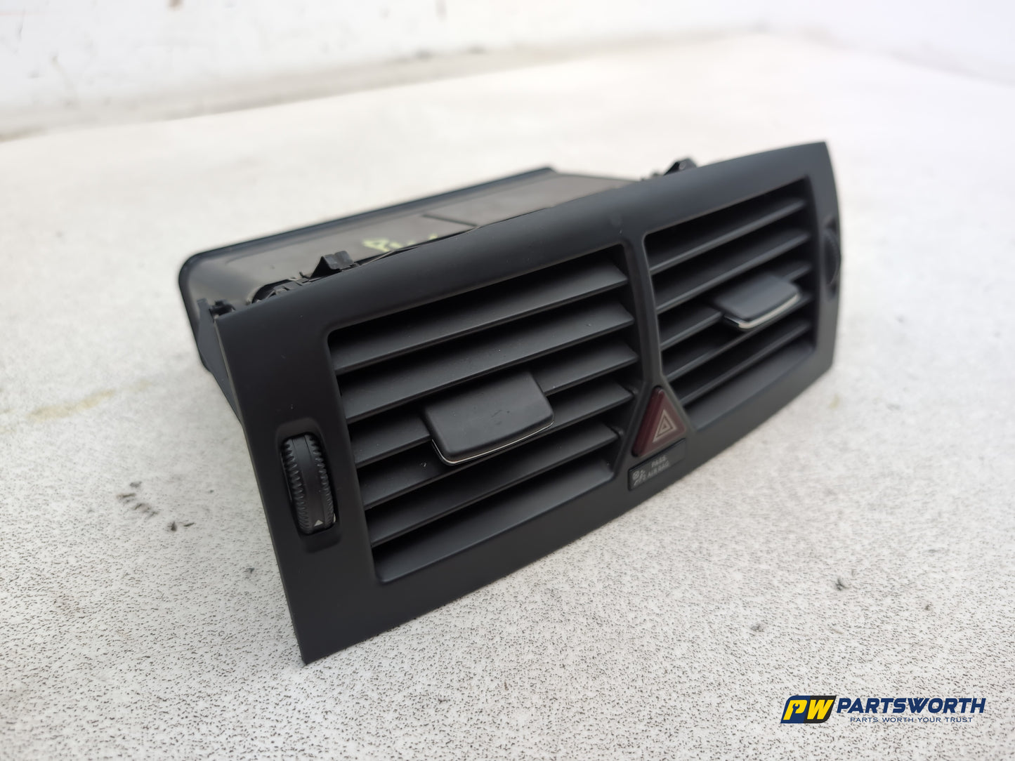 Mercedes-Benz B200 B-Class W245 Dashbort Trim Air Vent Centre A1698301254 - photo 3