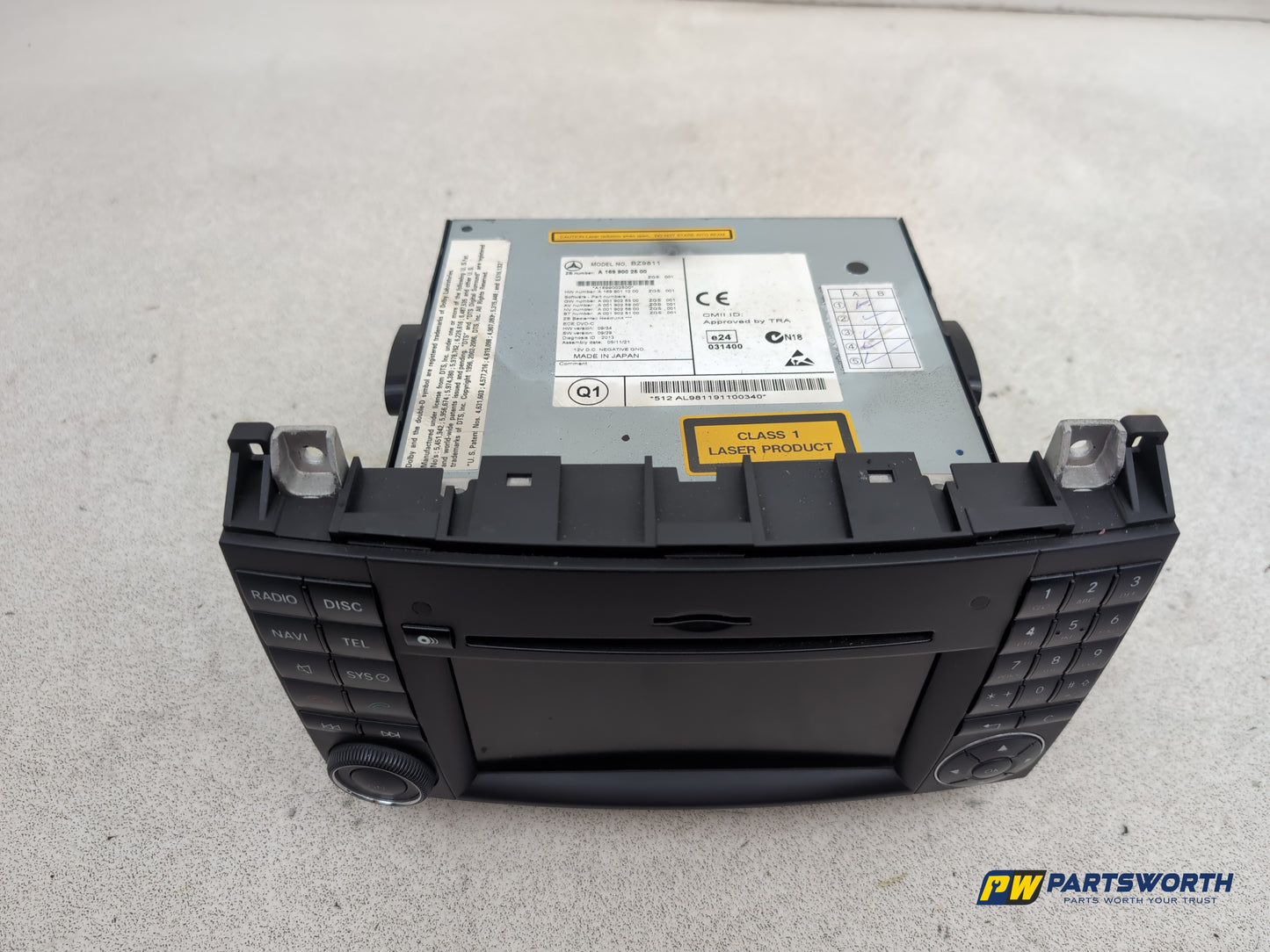 Radio - DAB/CD Player, Display screen + Facia  3