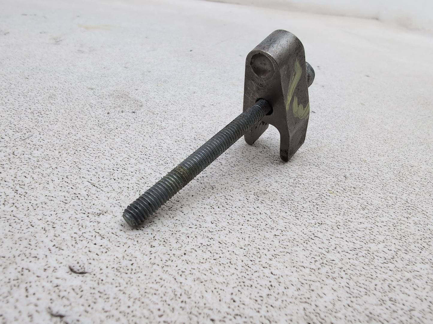 Mercedes-Benz B200 B-Class W245 2.0l Diesel Fuel Injecor Holding Clamp 2005-2011 - photo 3