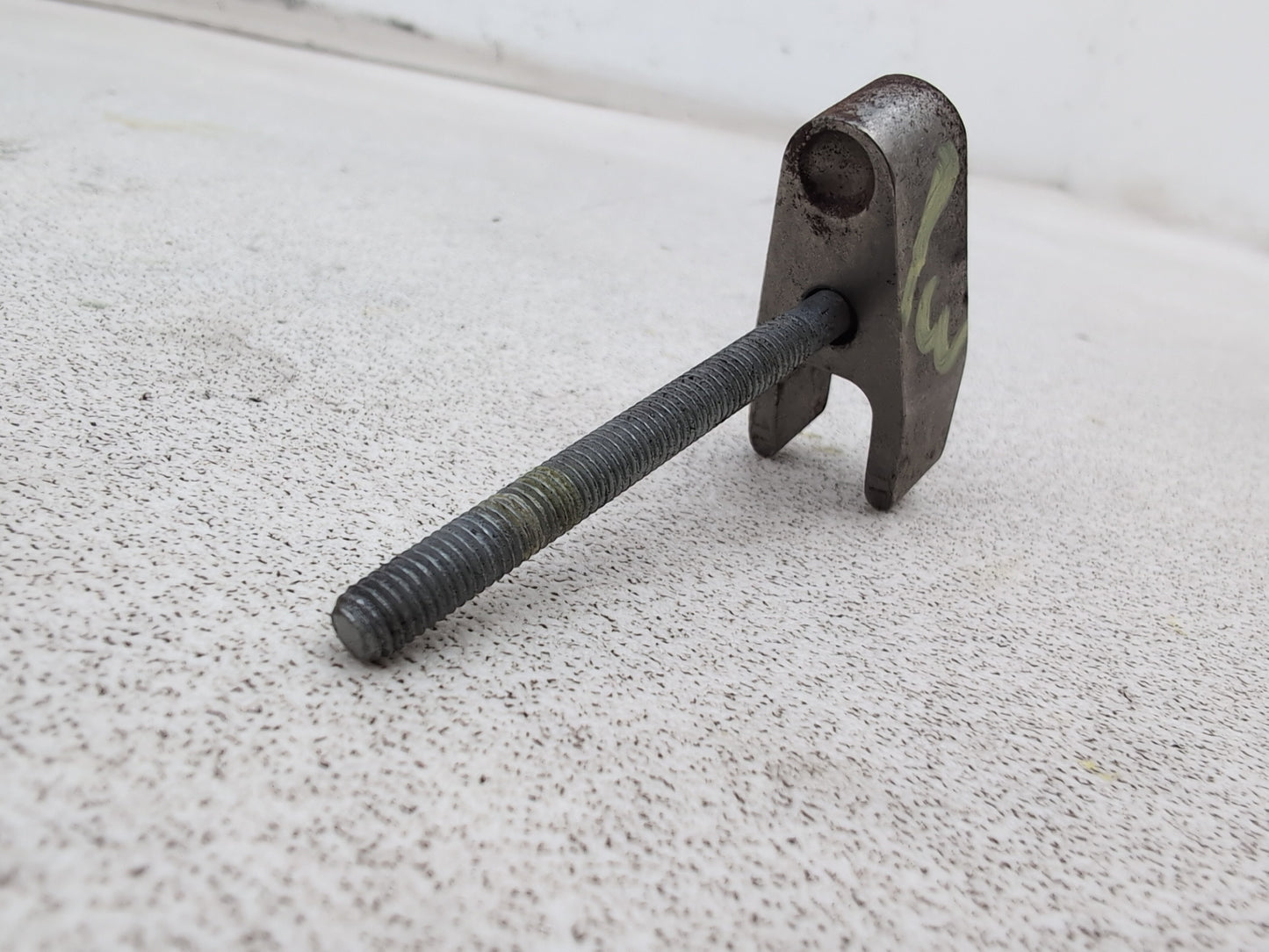 Mercedes-Benz B200 B-Class W245 2.0l Diesel Fuel Injecor Holding Clamp 2005-2011 - photo 3