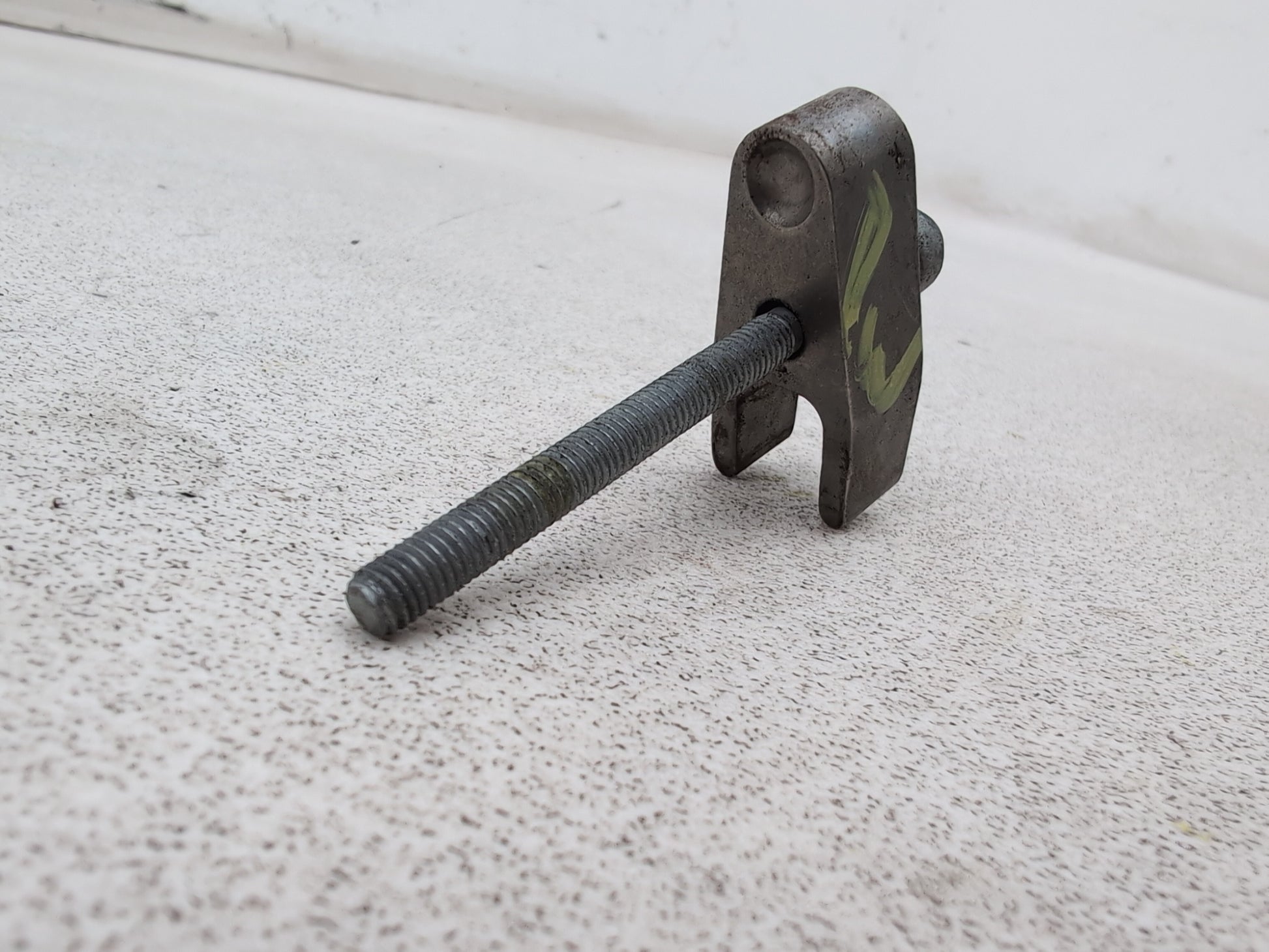 Mercedes-Benz B200 B-Class W245 2.0l Diesel Fuel Injecor Holding Clamp 2005-2011 - photo 3