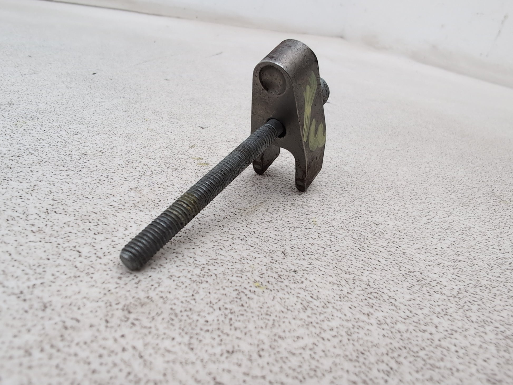 Mercedes-Benz B200 B-Class W245 2.0l Diesel Fuel Injecor Holding Clamp 2005-2011 - photo 3