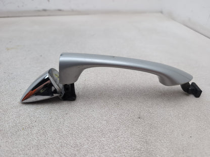 Front Right Door Handle 3