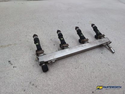 Vauxhall Corsa Se 1.2l Petrol Fuel Rail With Injectors 55562258 2006-2014 - photo 3