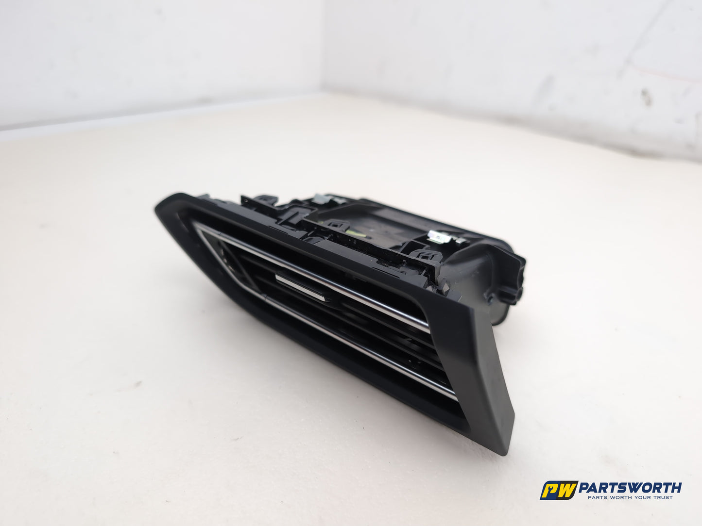 Peugeot 308 Allure Blue Hdi Front Driver Side Dashboard Air Vent 96778765 - photo 3