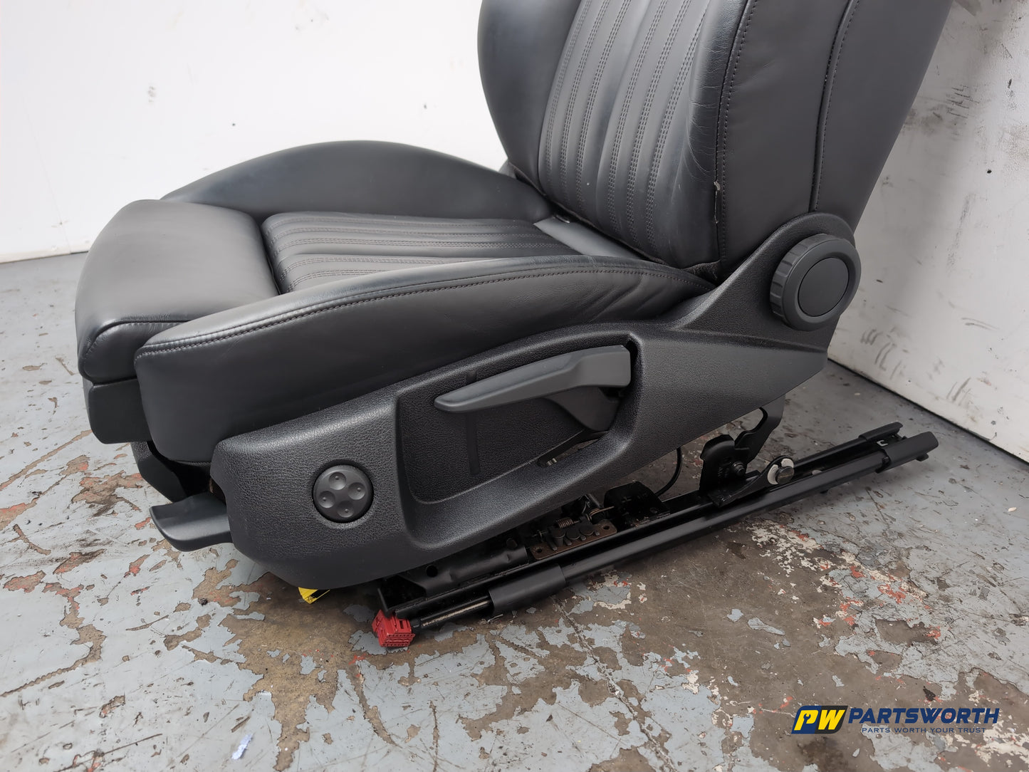 Seat Front LH 9