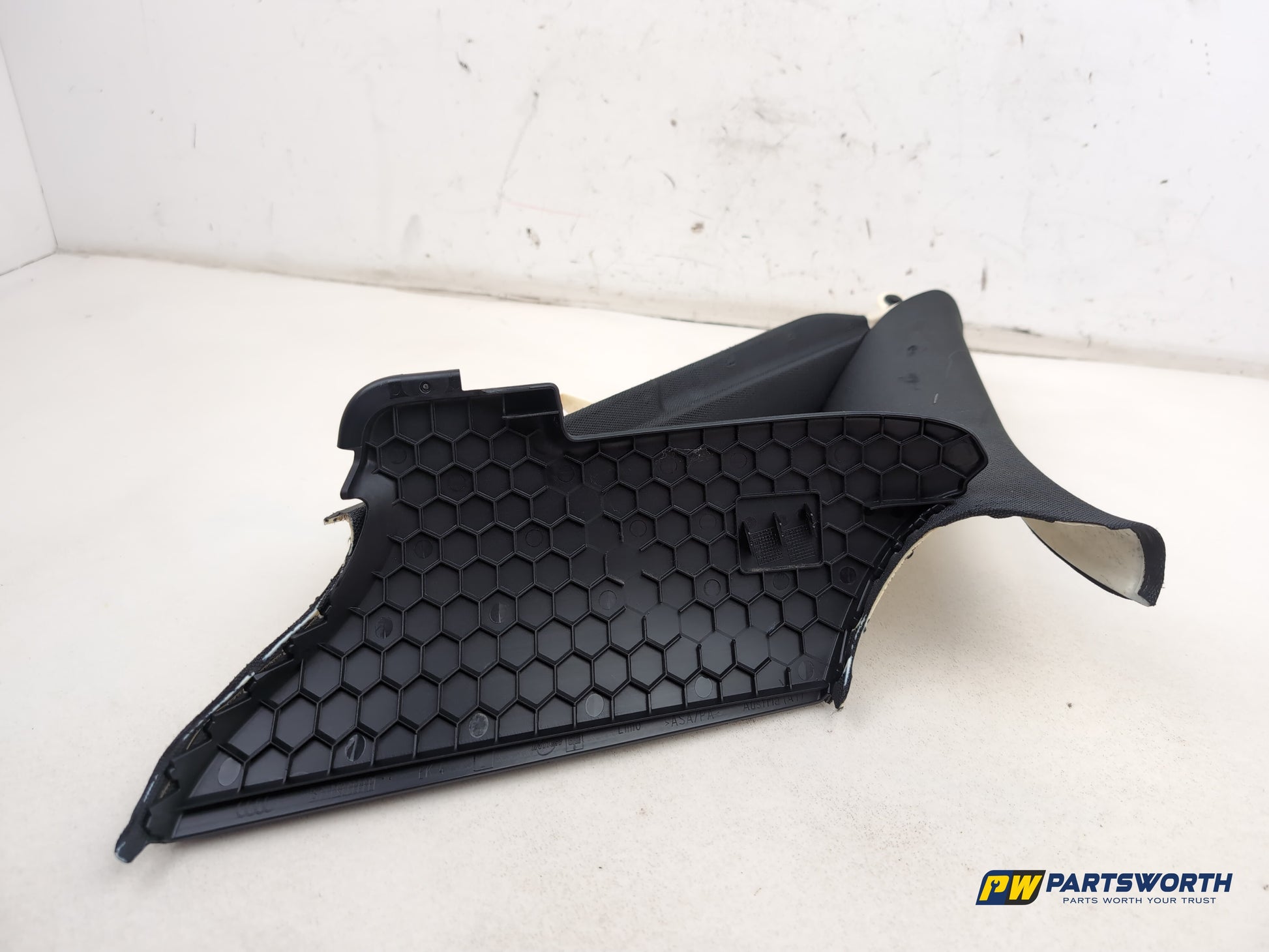 Audi A6 S Line Black Ed Tdi Left Passenger Side C-Pillar Trim Panel 4g5867287 - photo 3