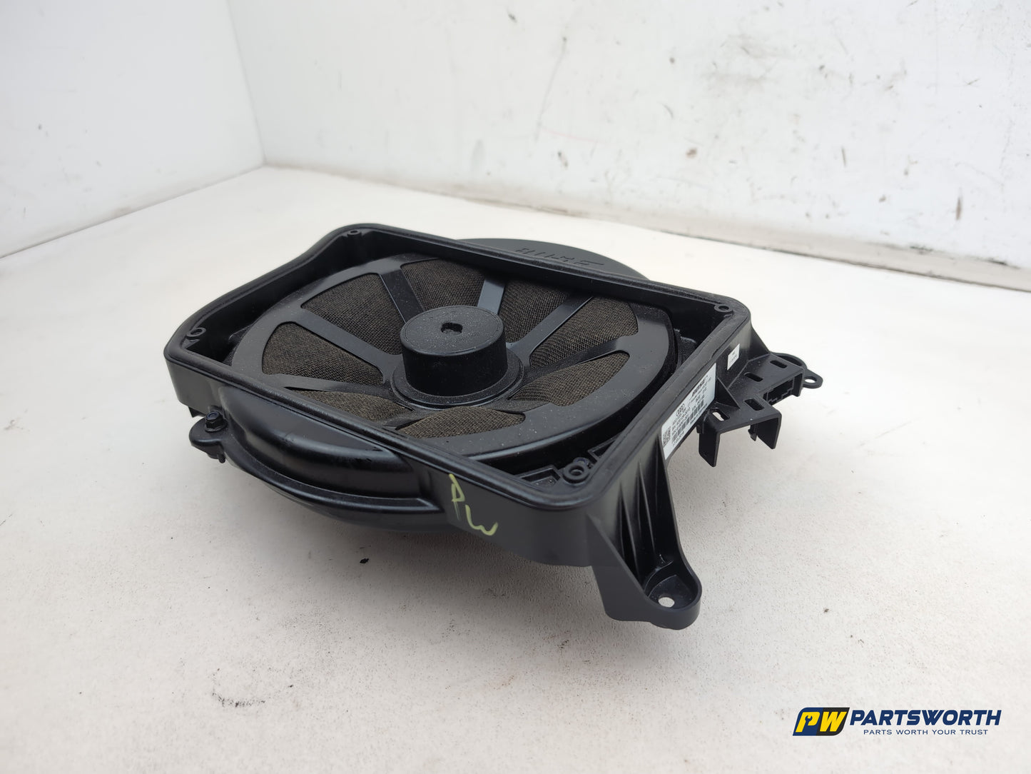 Audi A6 S Line Black Ed Tdi Subwoofer Speaker Low Tone Rear Central 4g2035709 - photo 10
