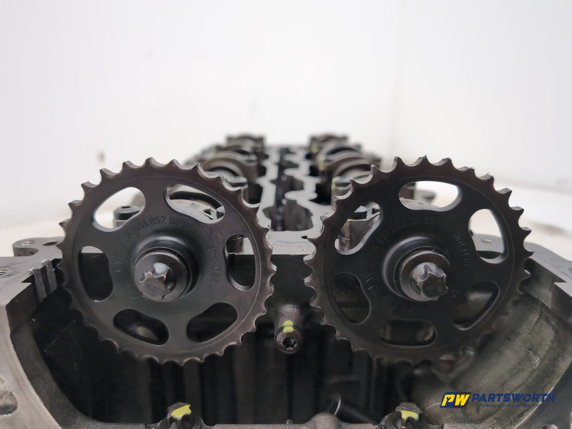 Mercedes-Benz E220 E-Class 2.1l Diesel Cylinder Head With Camshafts Om 651.924 - photo 9