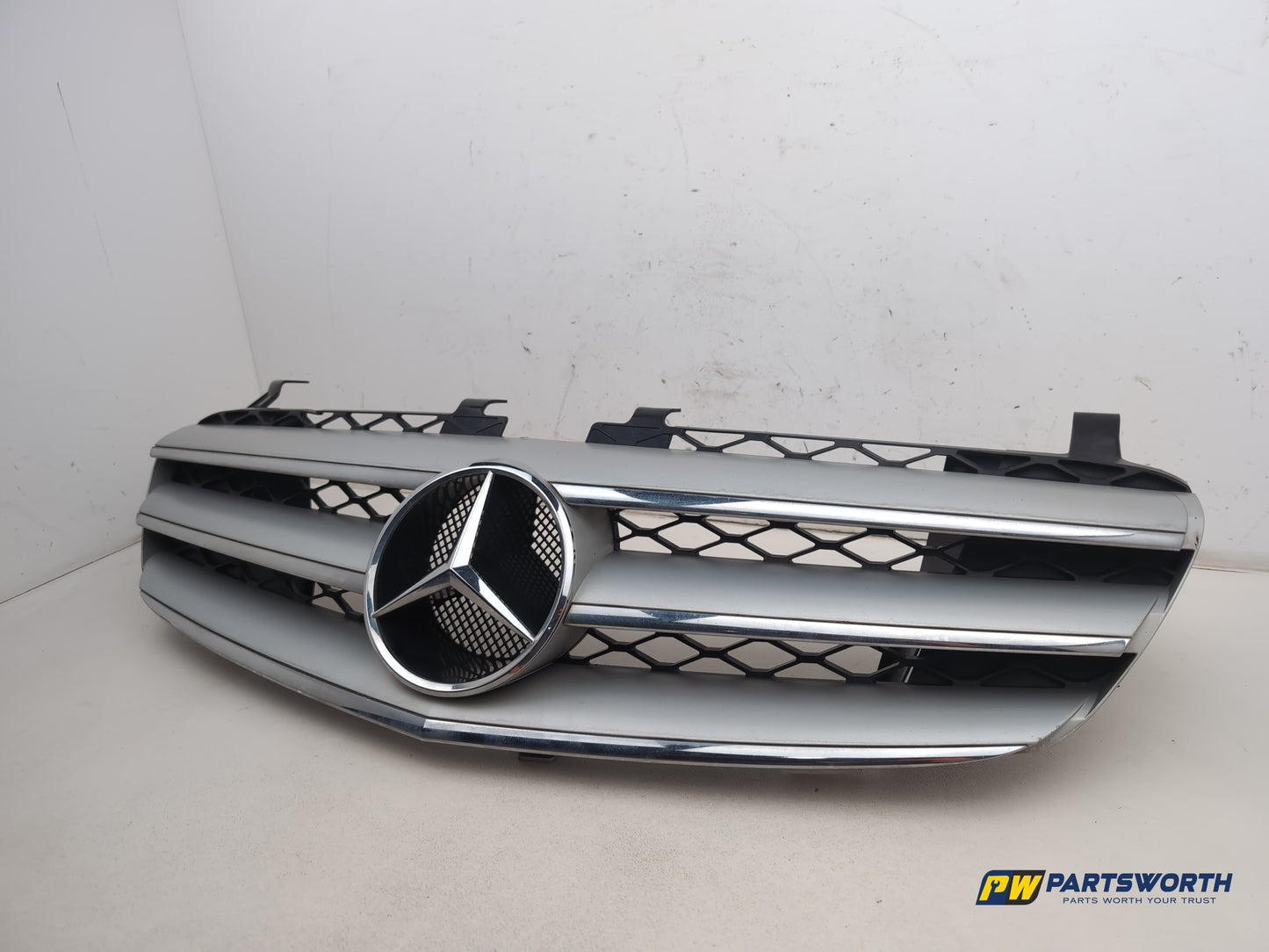 Mercedes R320 R-Class W251 Mpv Grille Front Silver C775 A2518800483 2006-2010 - photo 3