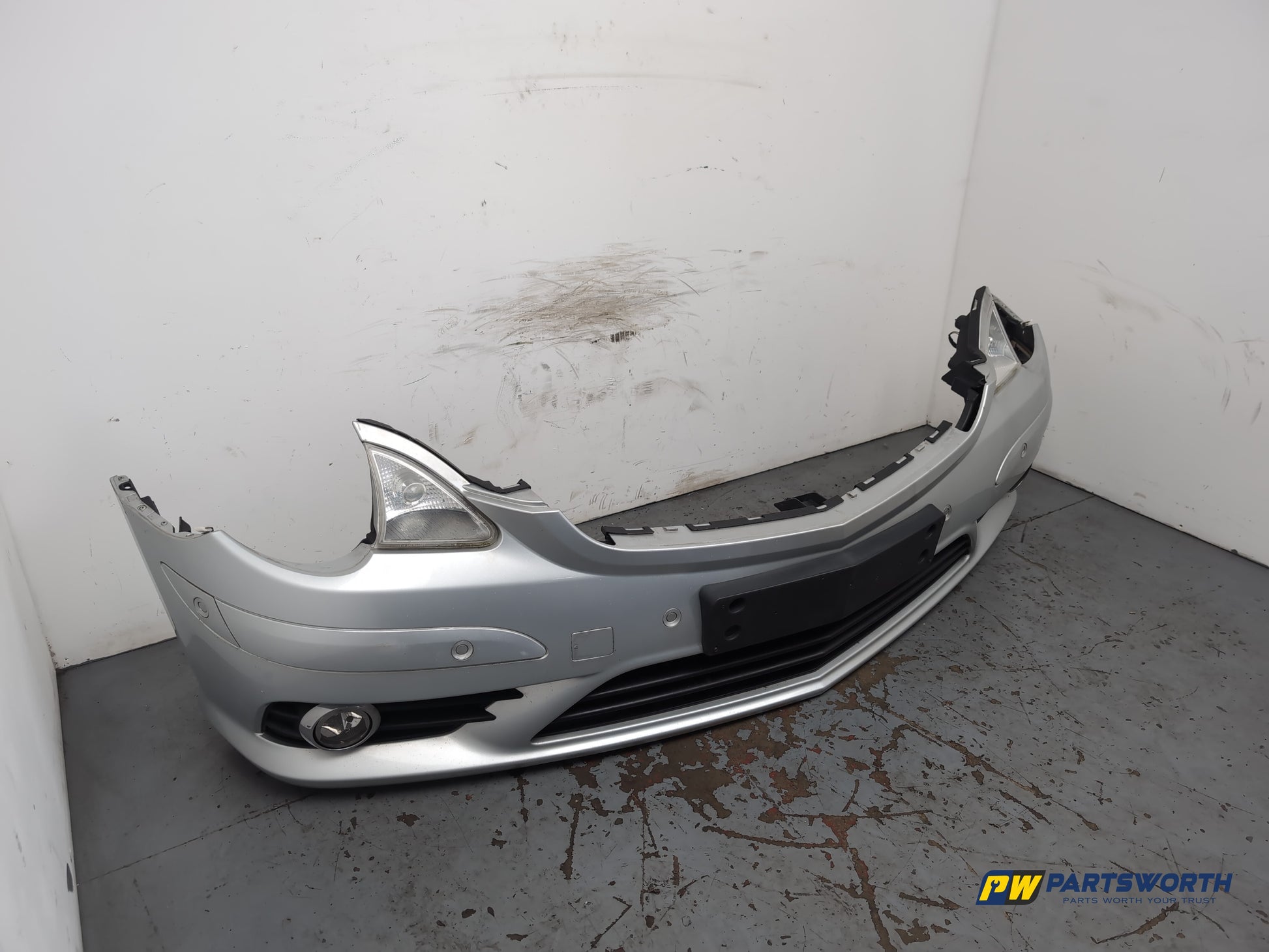Mercedes R320 R-Class W251 Front Bumper Silver C775 2006-2010 - photo 3