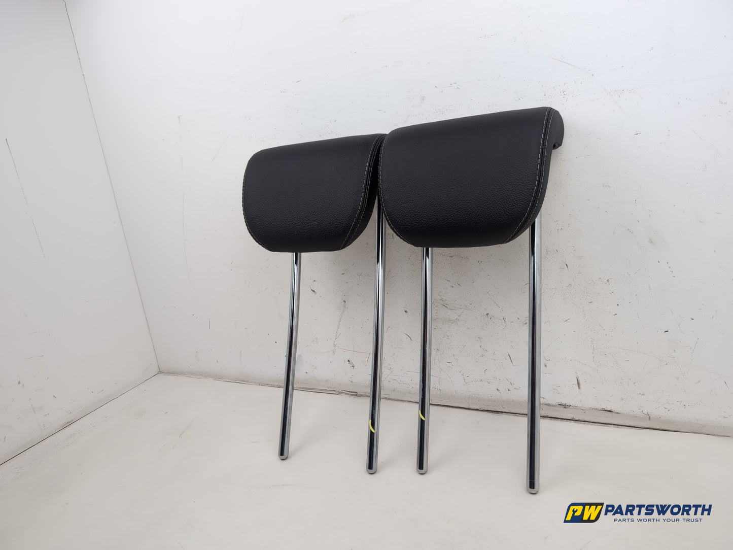 Mercedes R320 R-Class W251 3rd Rear Headrest Set 2006-2013 - photo 3