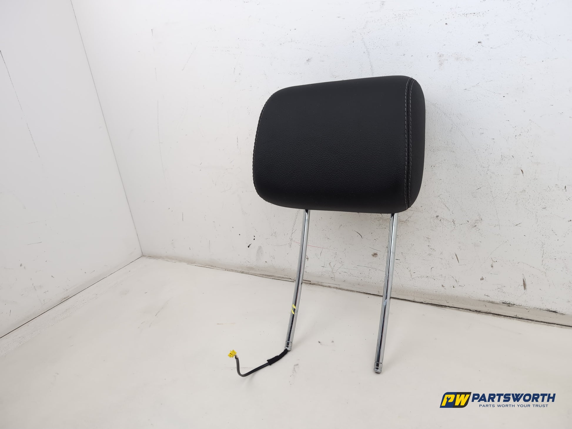 Mercedes R320 R-Class W251 Front Leather Driver Side Headrest 2006-2013 - photo 3