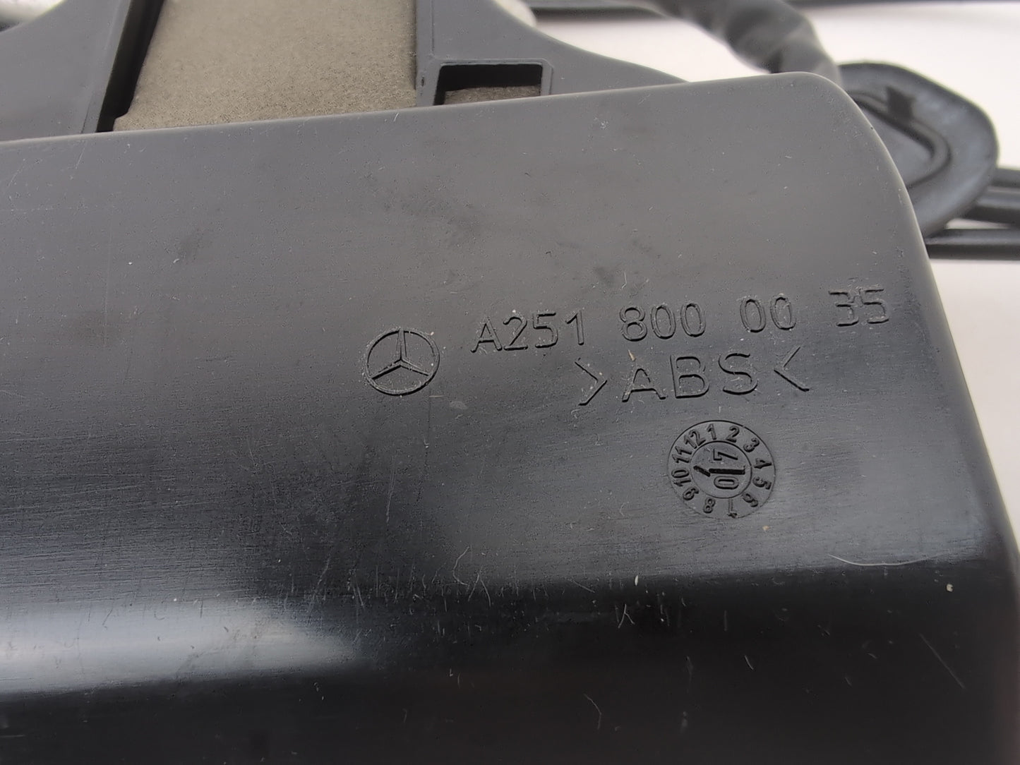 Mercedes R320 R-Class W251 Automatic Tailgate Hydraulic Pump Strut A1648701126 - photo 9
