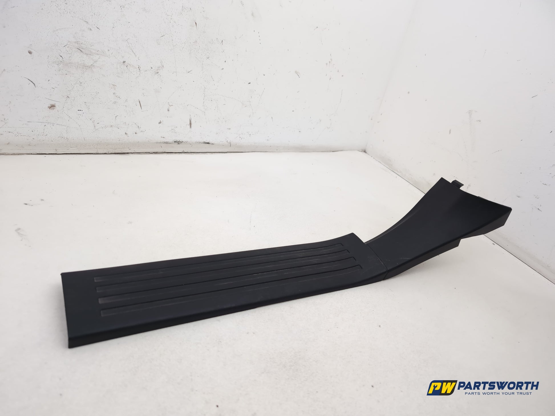 Mercedes R320 R-Class W251 Rear Right Door Step Cover A2516860436 2006-2013 - photo 3