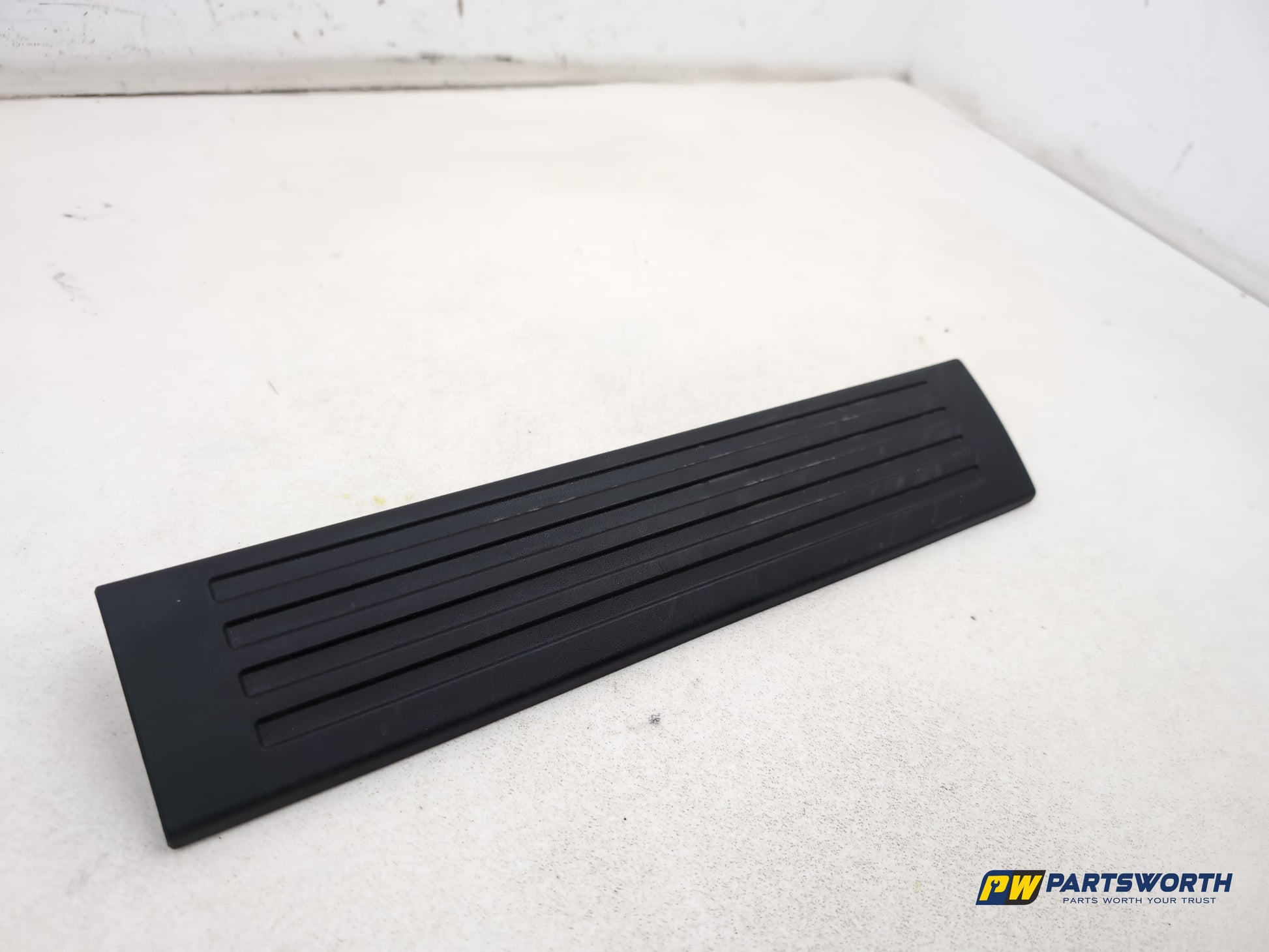 Mercedes R320 R-Class W251 Interior Door Step Trim Front Right A2516860136 - photo 2
