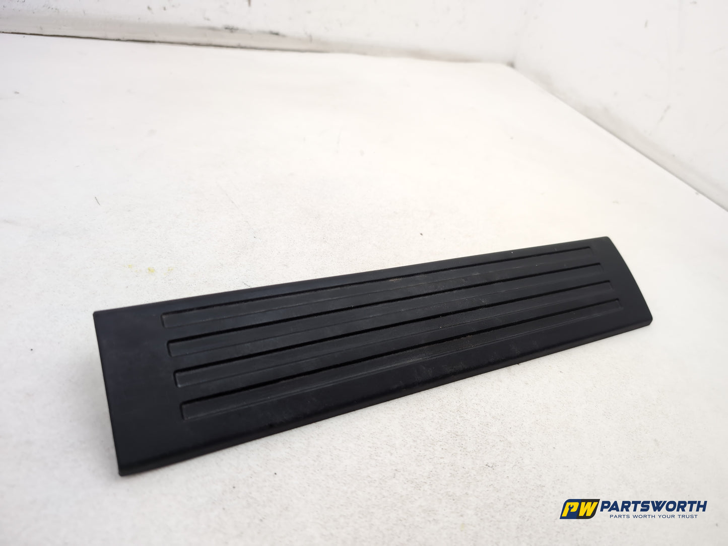 Mercedes R320 R-Class W251 Door Step Trim Front Left Passenger A2516860036 - photo 3
