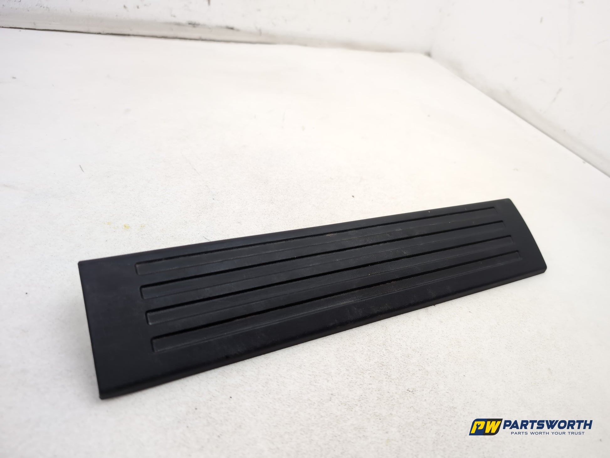 Mercedes R320 R-Class W251 Door Step Trim Front Left Passenger A2516860036 - photo 3