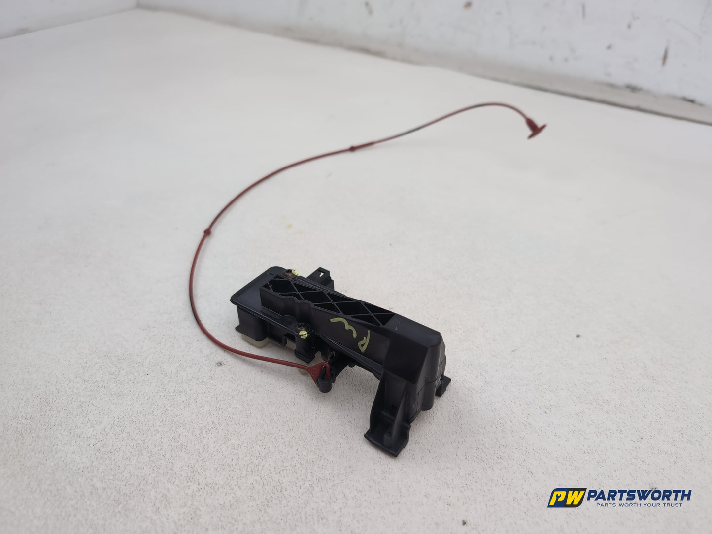 Mercedes R320 R-Class W251 Fuel Flap Locking Motor Actuator A2518200197 06-2013 - photo 3