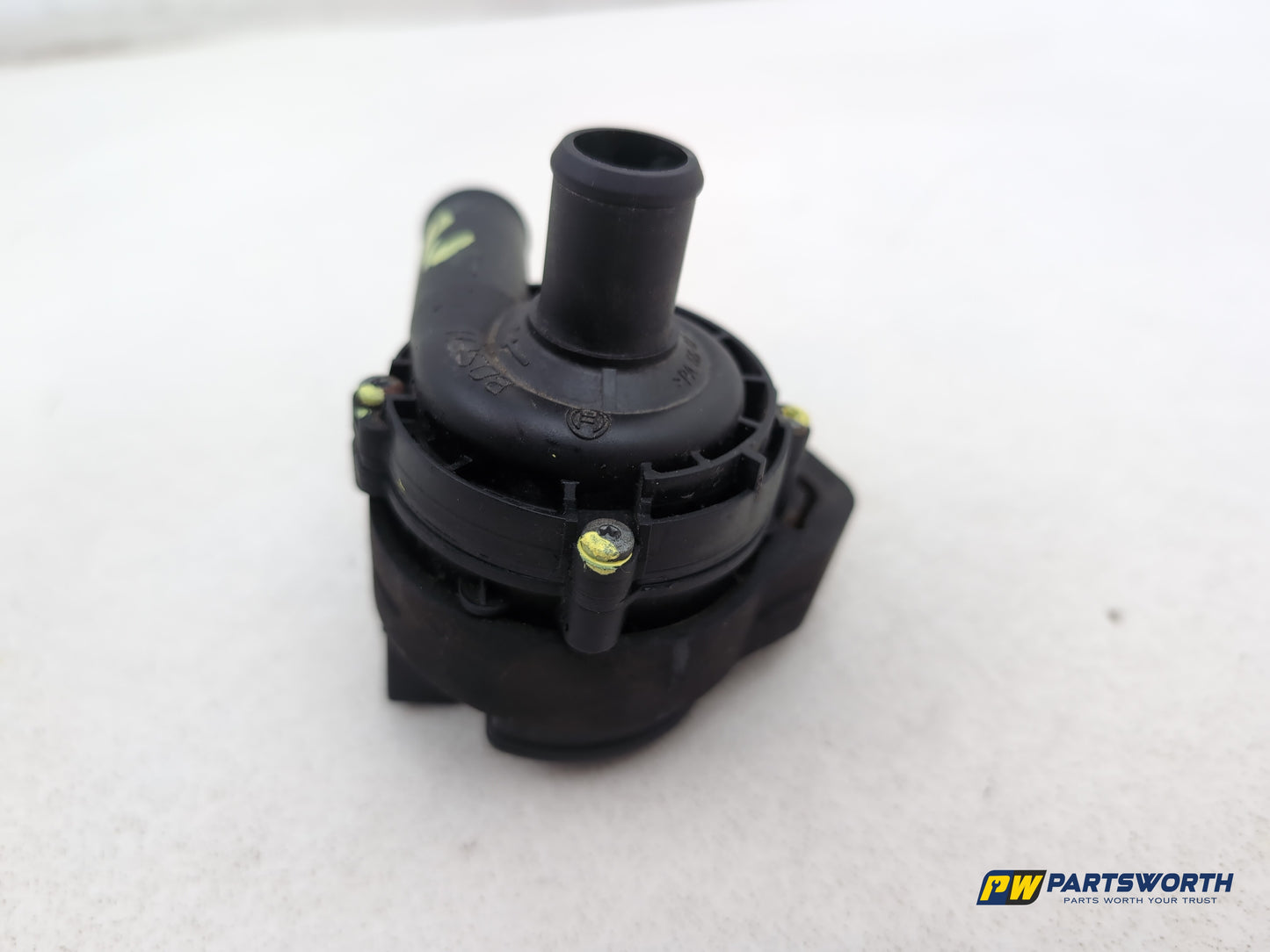 Mercedes R320 R-Class W251 3.0l Diesel Auxiliary Coolant Water Pump A2118350028 - photo 9