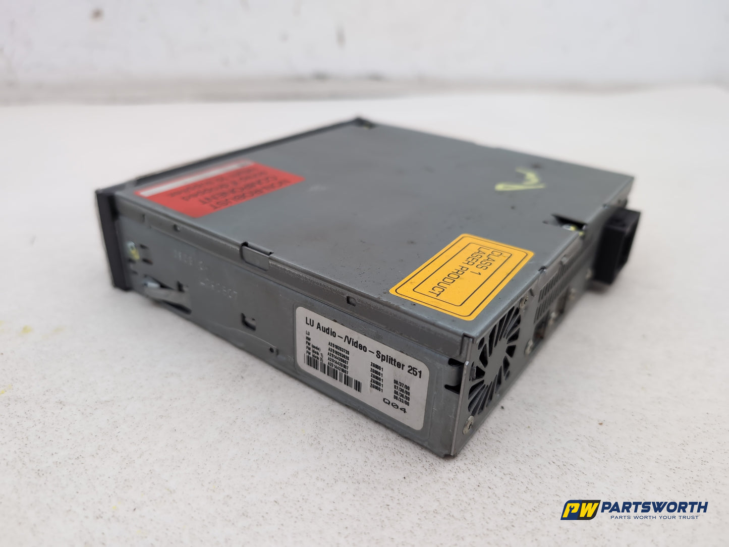 Mercedes R320 R-Class W251 Video Splitter Unit A2518203726 2006-2013 - photo 9