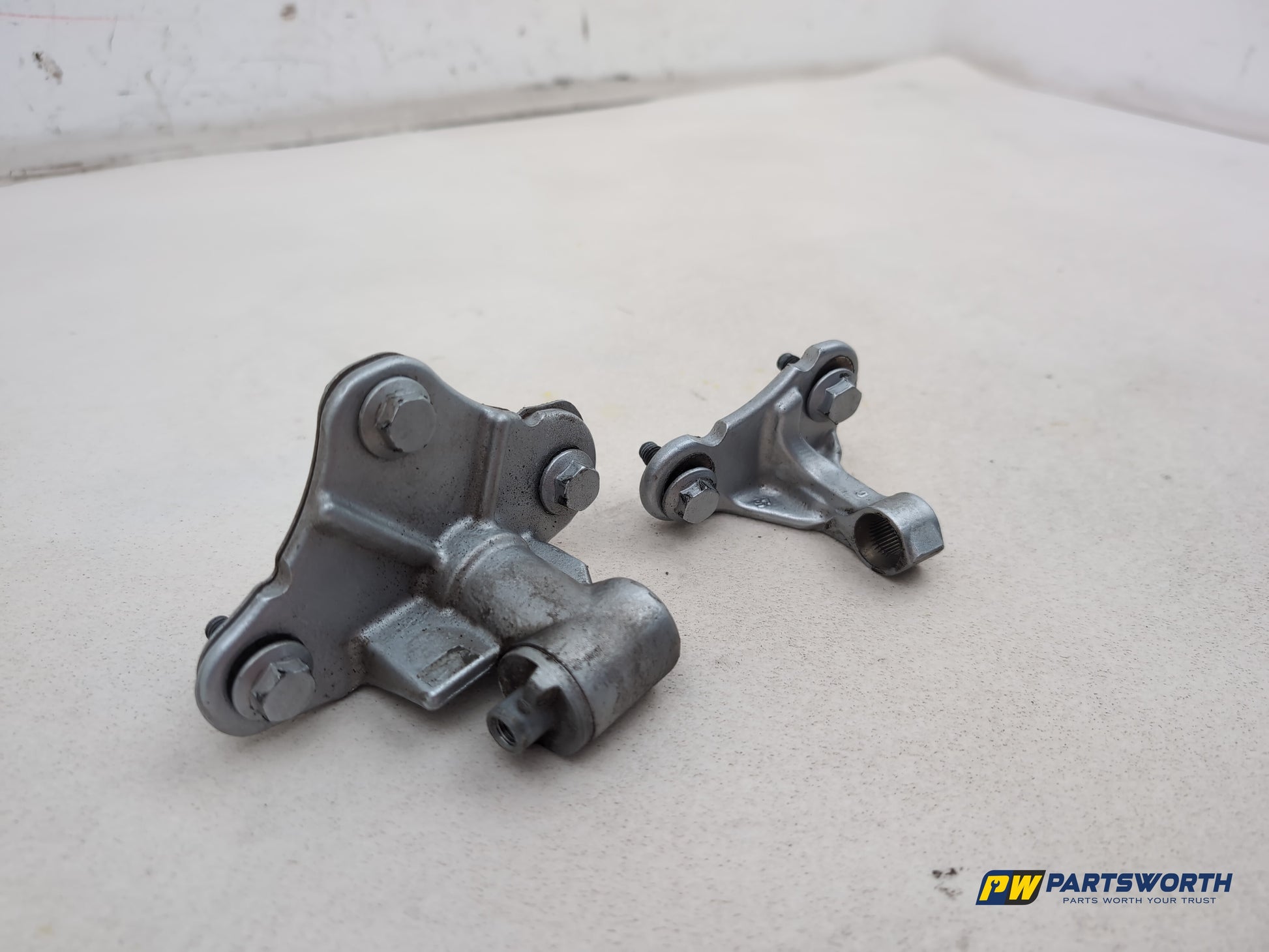 Mercedes R320 R-Class W251 Rear Right Door Hinge Pair 2006-2013 - photo 9