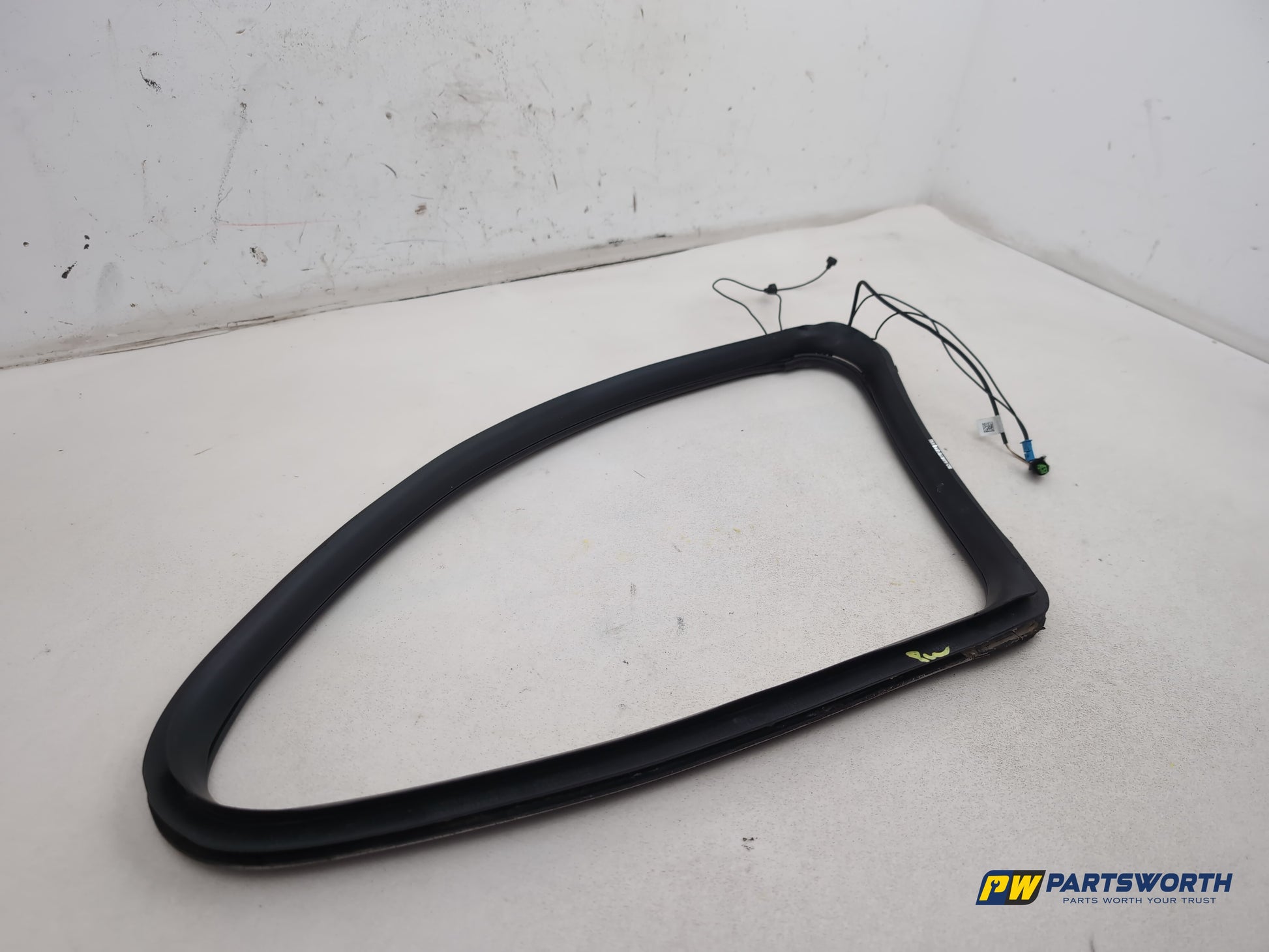 Mercedes R320 R-Class W251 Rear Left Quarter Window Seal Frame A2516702139 - photo 9
