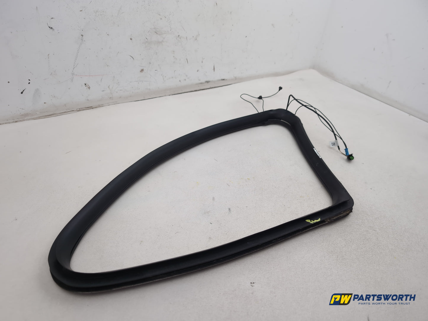 Mercedes R320 R-Class W251 Rear Left Quarter Window Seal Frame A2516702139 - photo 3