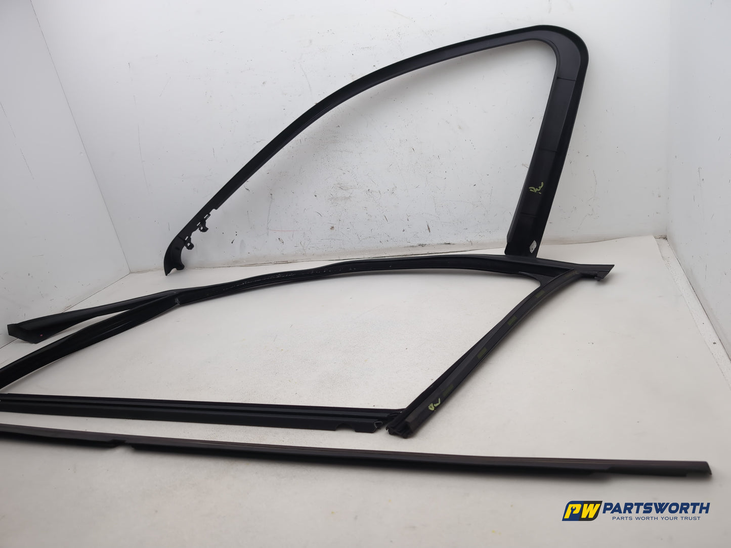 Mercedes-Benz E220 E-Class W212 Front Left Door Window Guide Sealing Rubber - photo 3