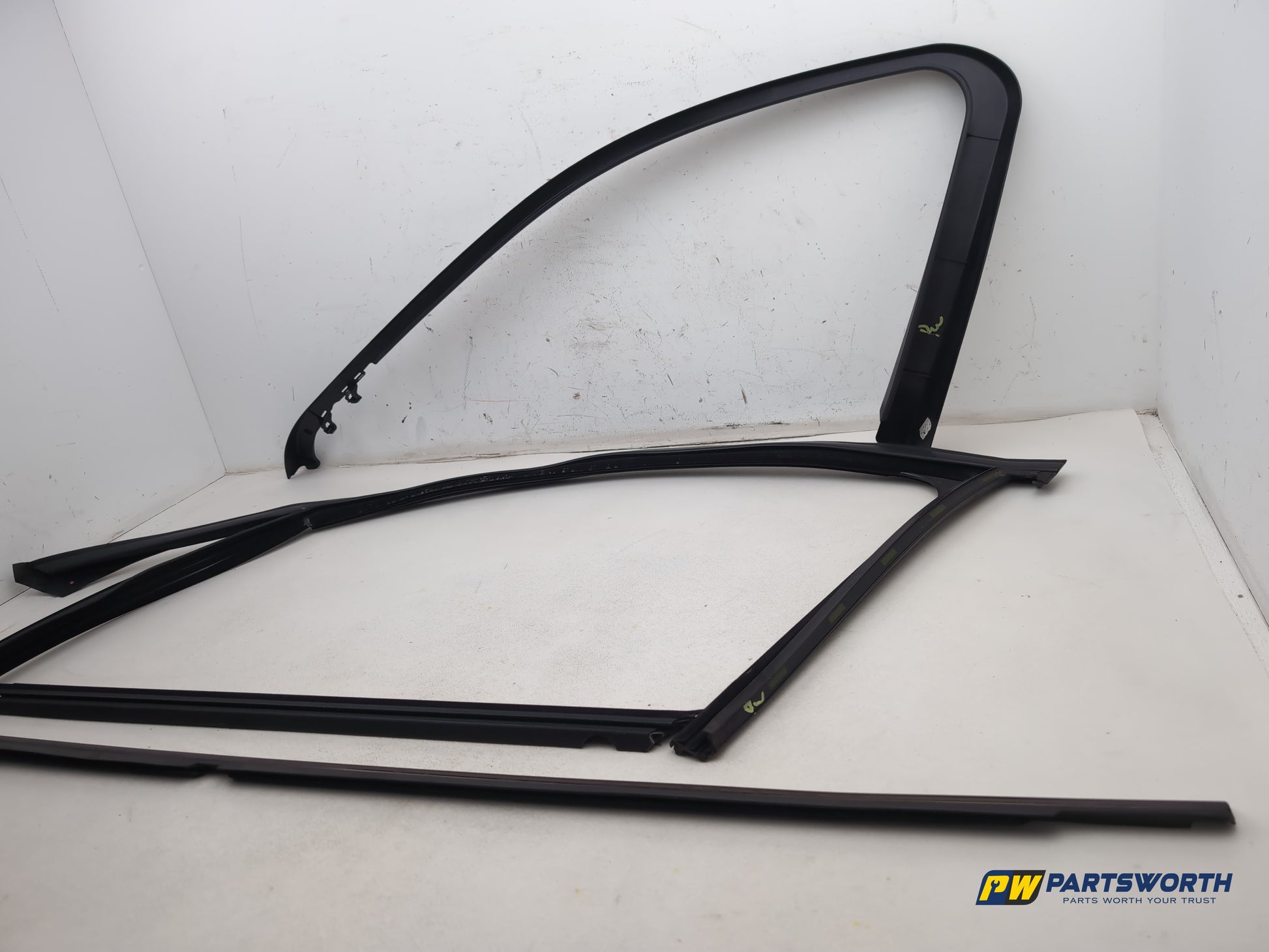 Mercedes-Benz E220 E-Class W212 Front Left Door Window Guide Sealing Rubber - photo 3