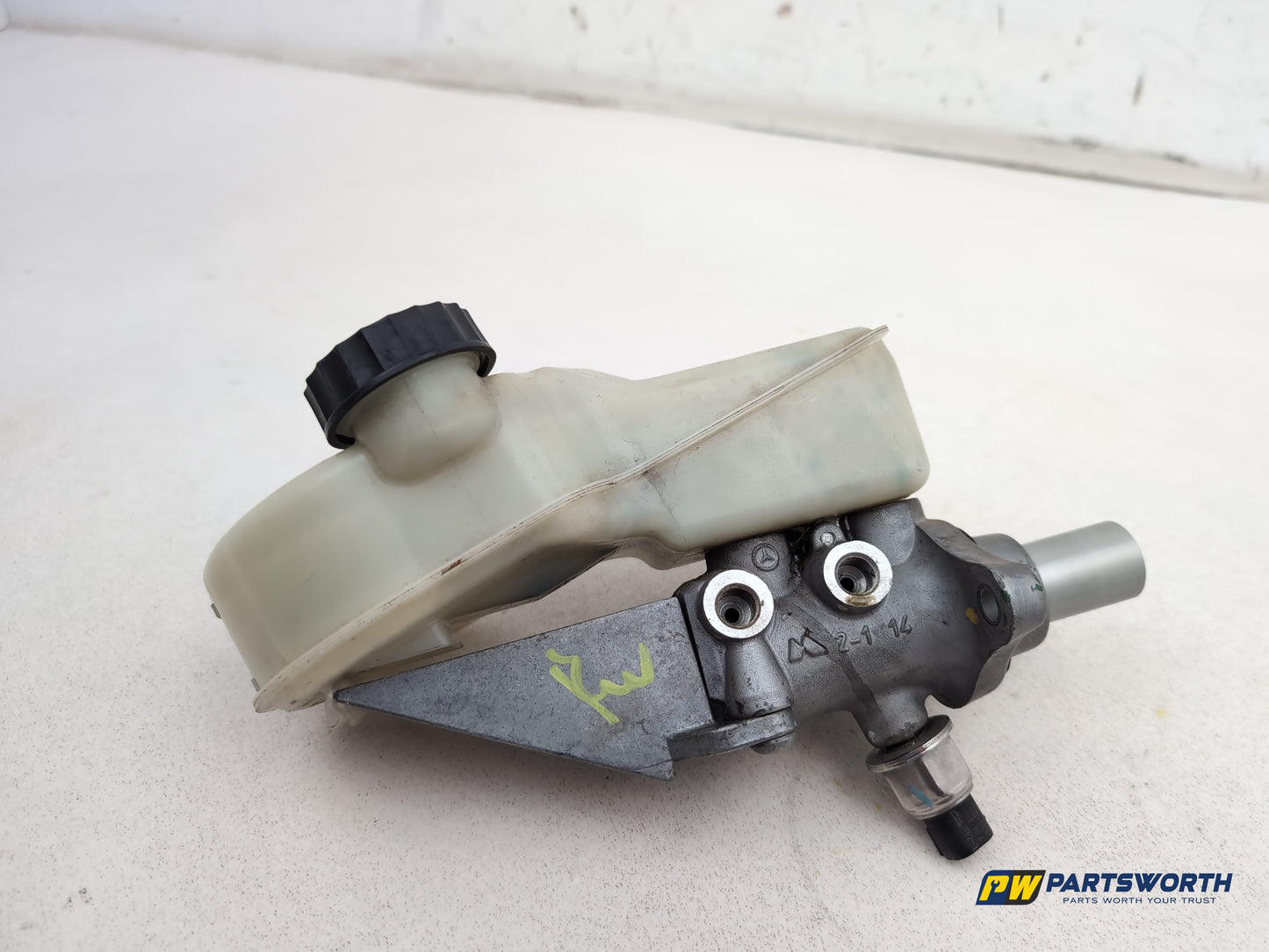 Mercedes R320 R-Class W251 3.0l Diesel Brake Master Cylinder A2514300302 - photo 3