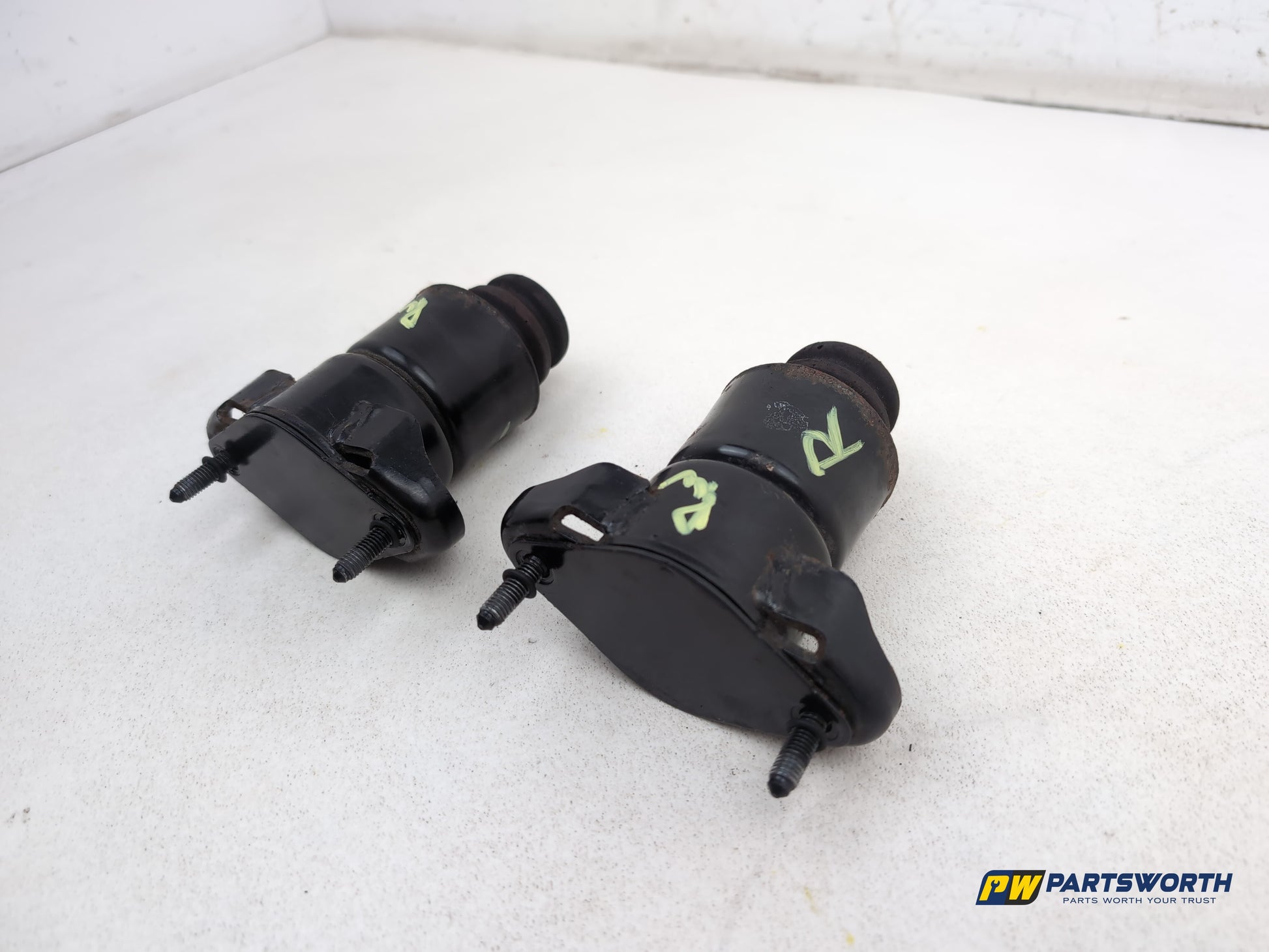 Mercedes R320 R-Class W251 Rear Shock Absorbeer Mounting Brackets Set 2006-2013 - photo 3