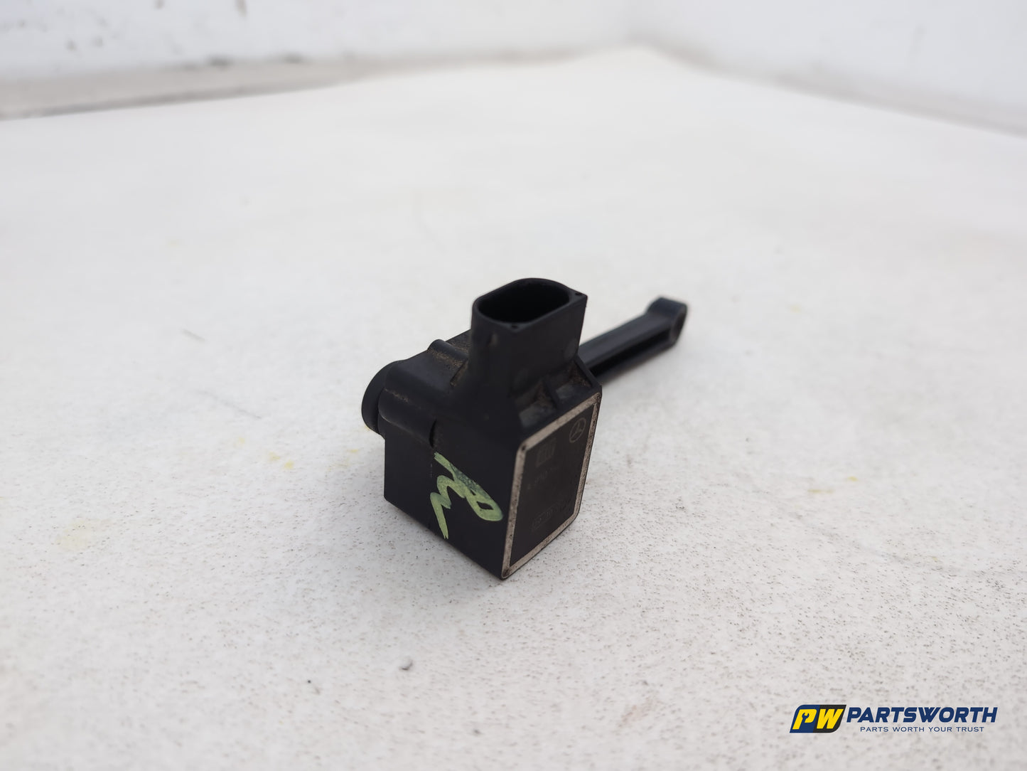 Mercedes R320 R-Class W251 Rear Suspension Height Level Sensor A0105427717 - photo 3