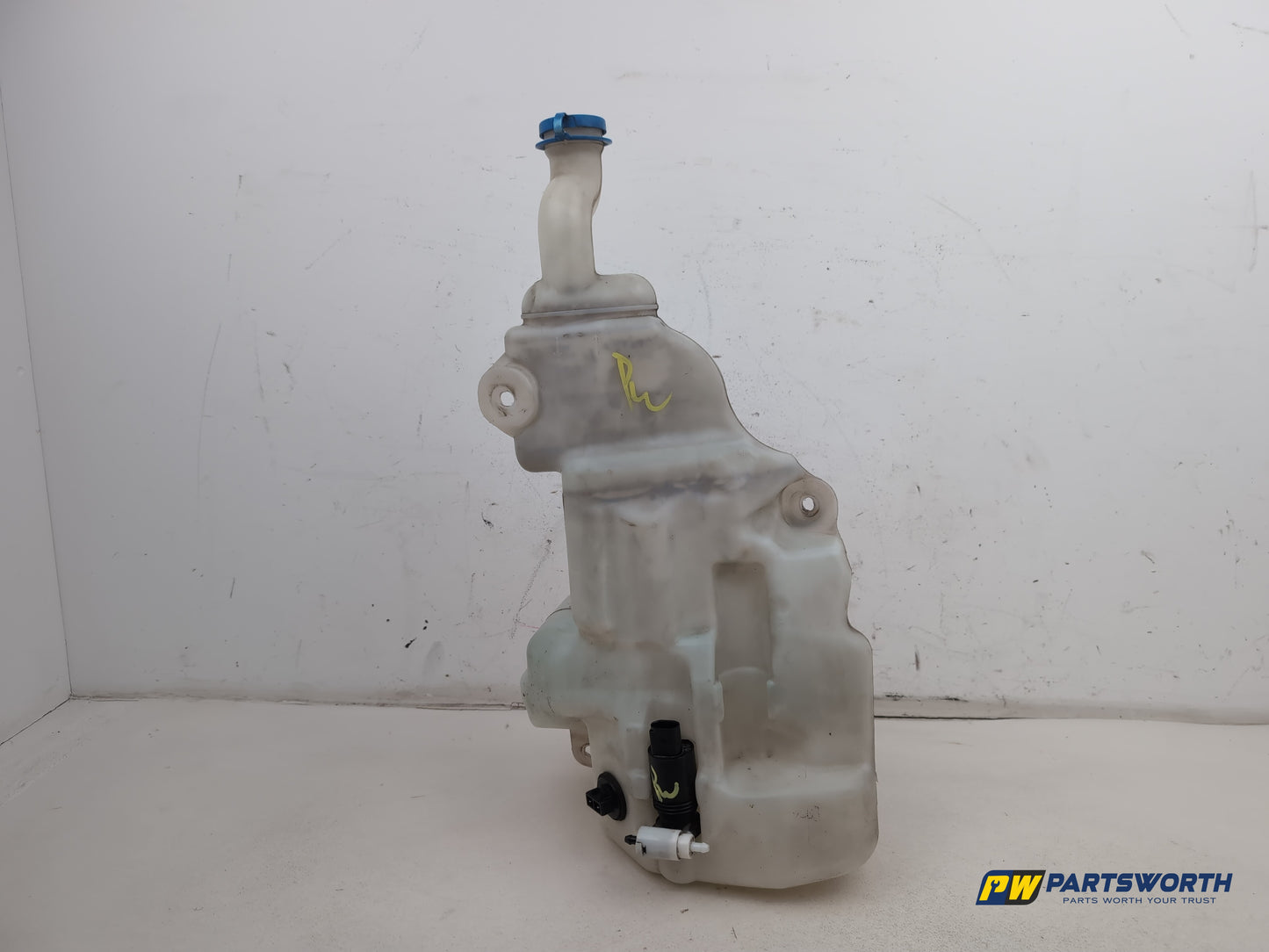 Mercedes R320 R-Class W251 3.0l Diesel Washer Bottle Windscreen A2518690520 - photo 3