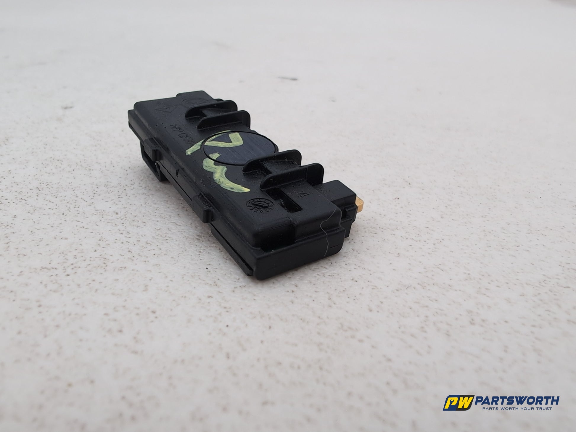 Mercedes-Benz B180 B-Class W246 Interior Humidity Temperature Sensor A1729058200 - photo 3