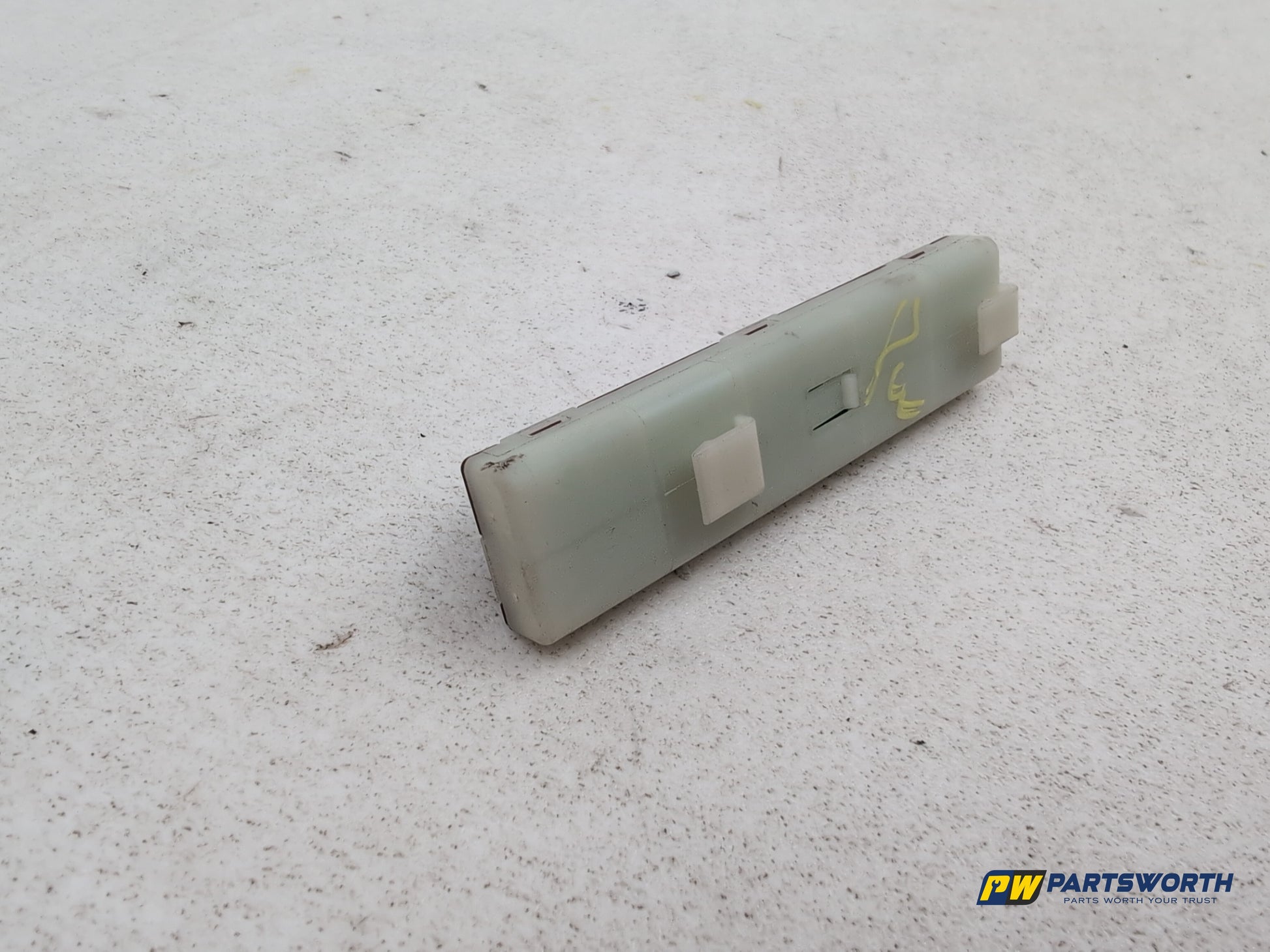 Mercedes W176 W212 W246 Voltage Converter Inverter Power Distributor A0009820012 - photo 3