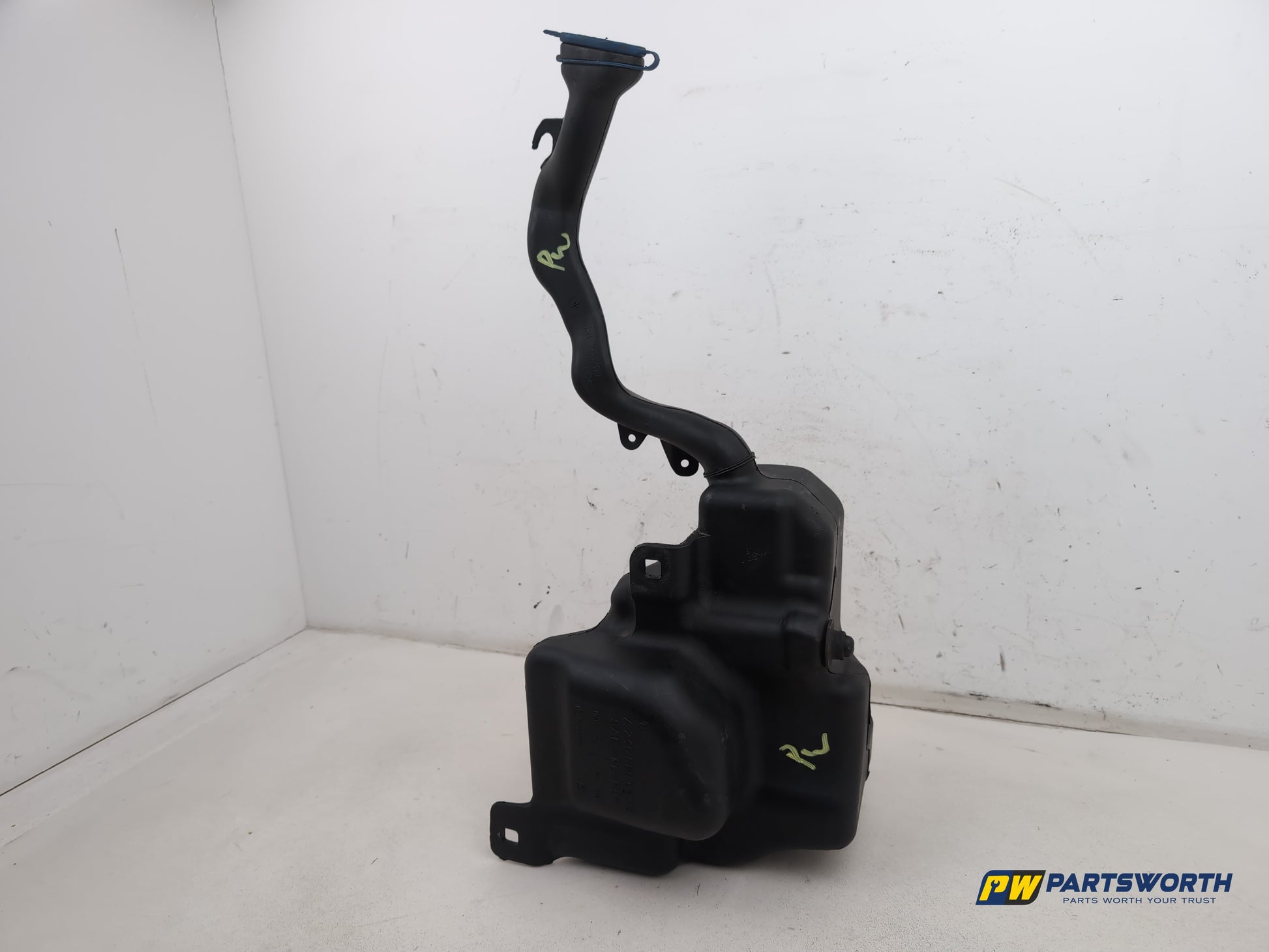 Mercedes-Benz B180 B-Cass W246 Washer Bottle Windscreen A2468690120 2011-2018 - photo 3