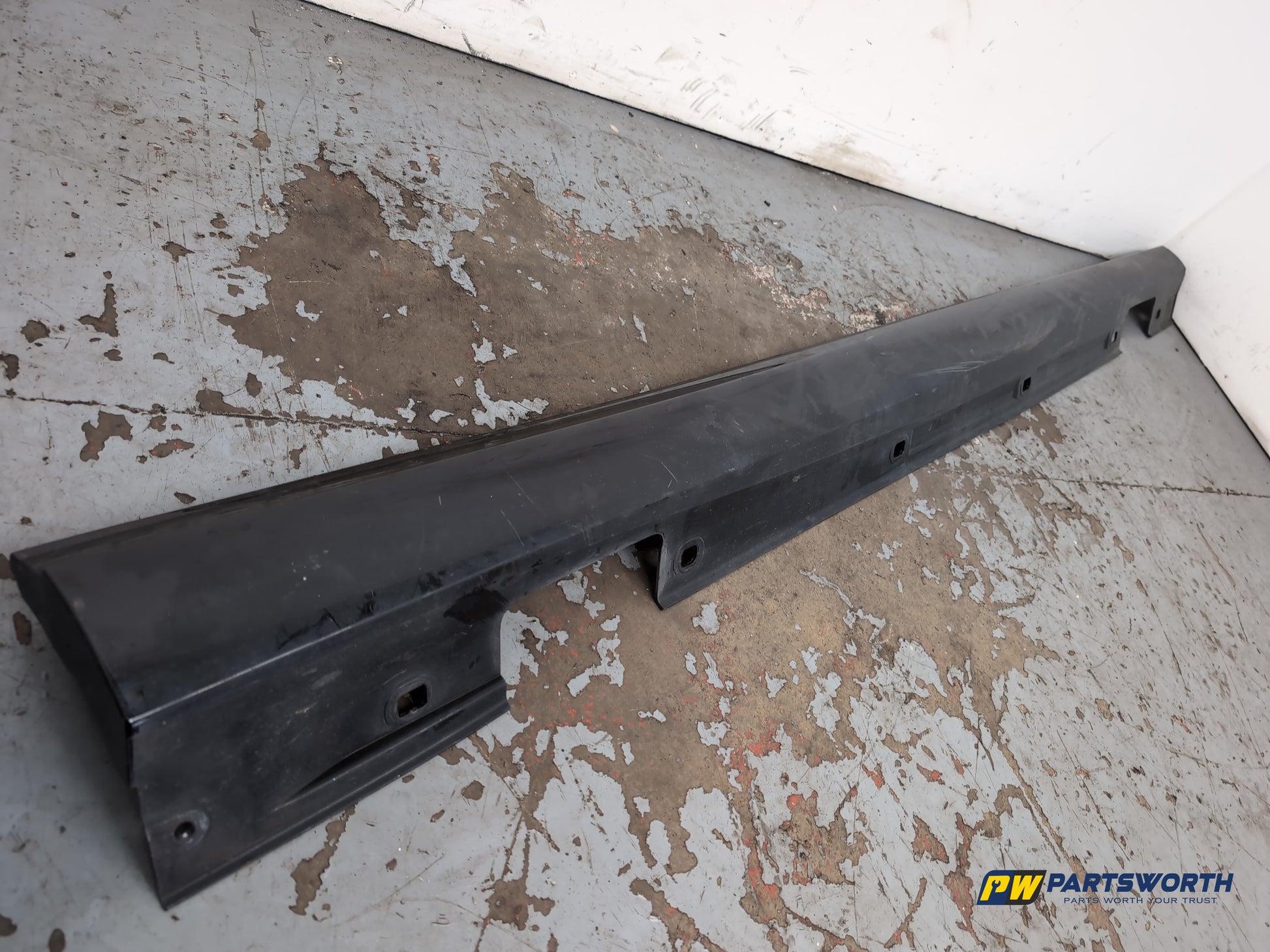 Side Skirt RH 3