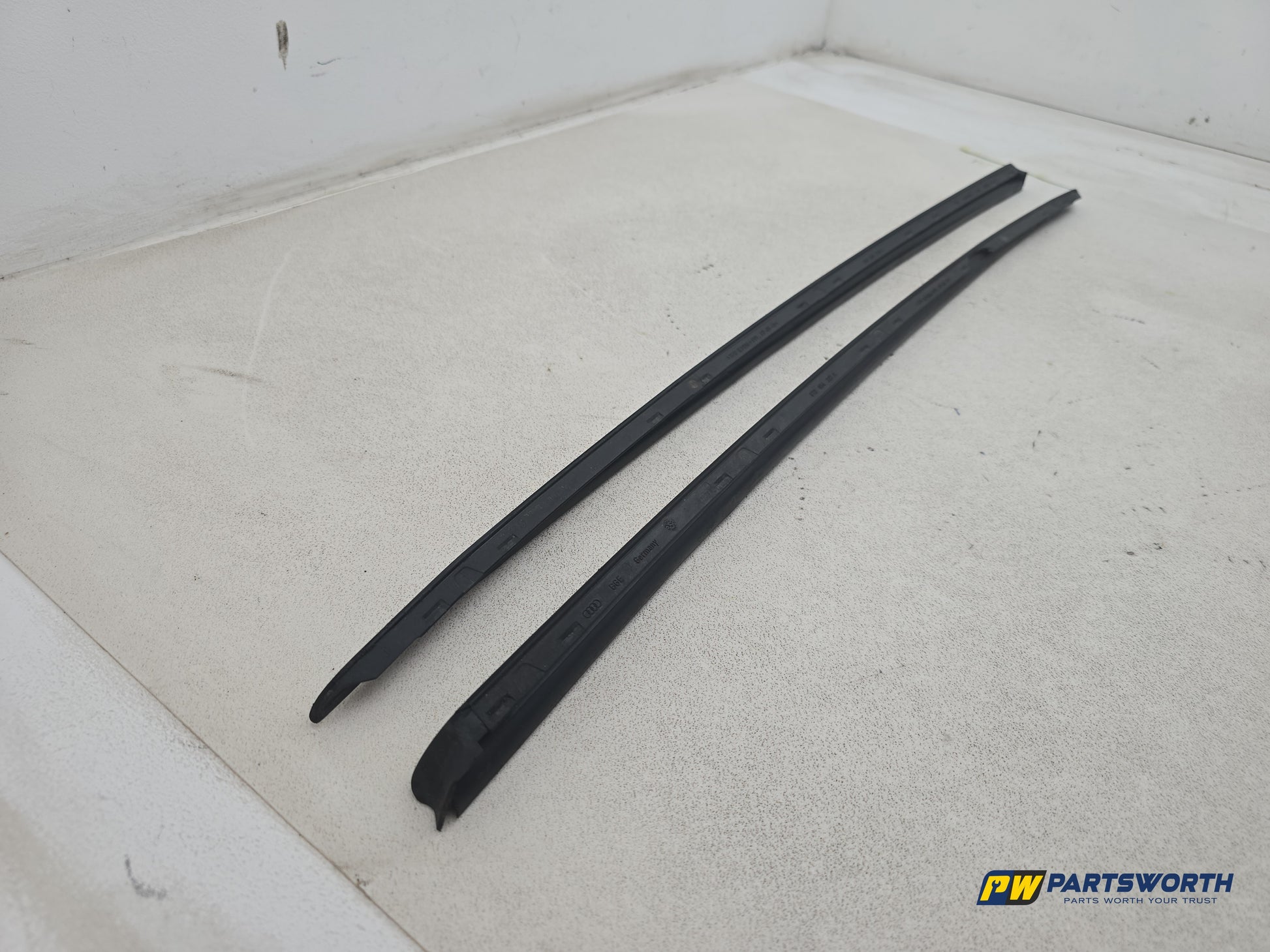 Audi A5 S Line Tdi Quattro Windscreen Trim Moulding Pair 8t0854328a 2007-2016 - photo 3