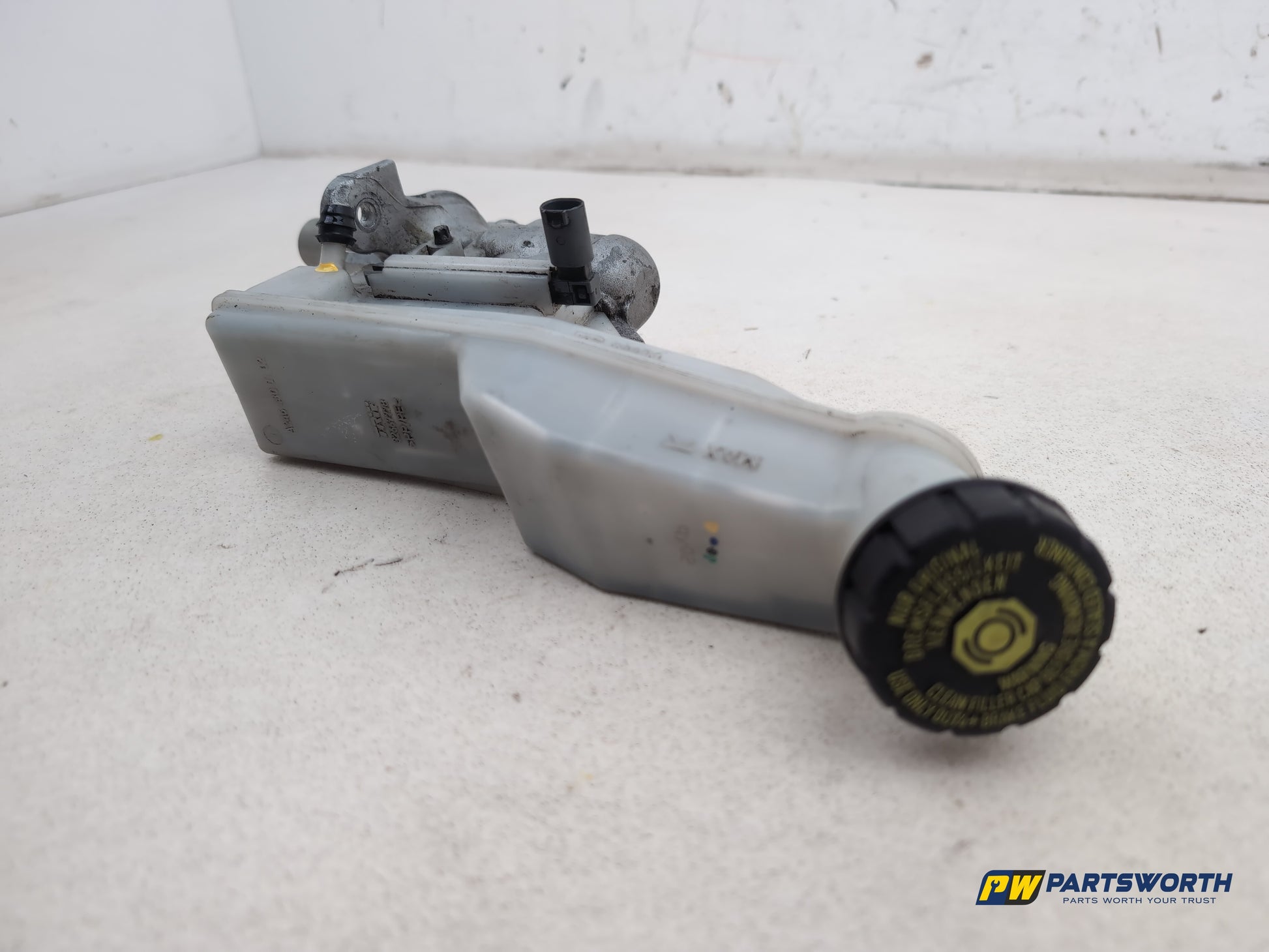 Mercedes-Benz B180 B-Class W246 Brake Master Cylinder Assembly A2464300102 - photo 3
