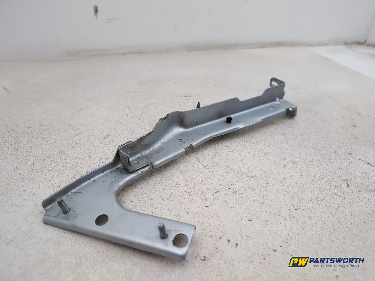 Audi A5 S Line Tdi Quattro Front Left Lower Wing Bracket 8t0821135g 2007-2016 - photo 3