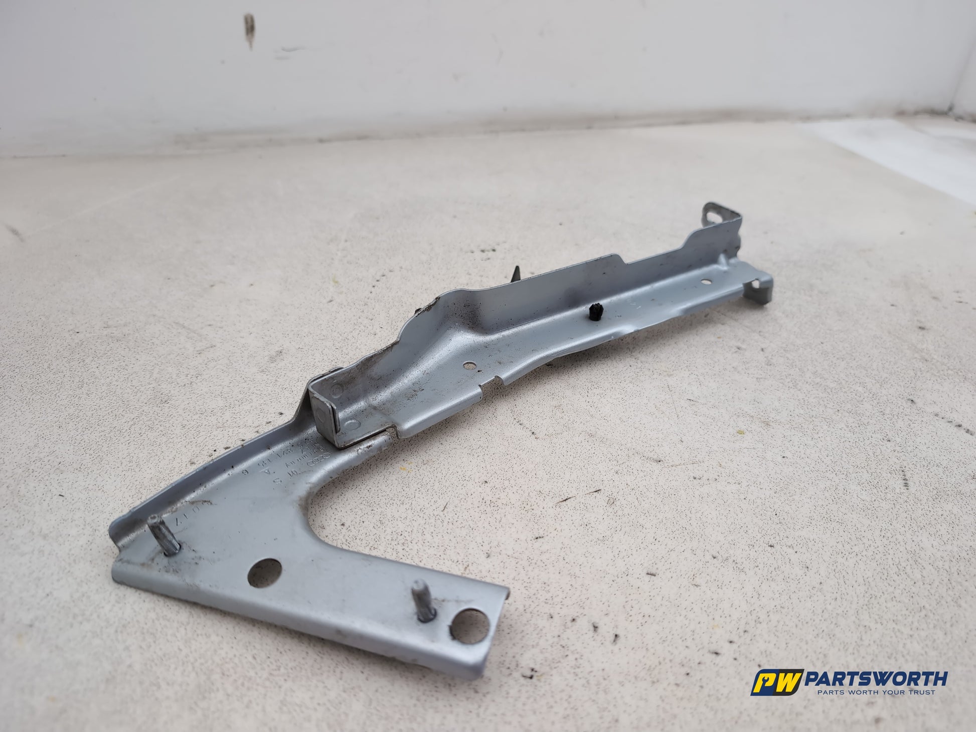 Audi A5 S Line Tdi Quattro Front Left Lower Wing Bracket 8t0821135g 2007-2016 - photo 3