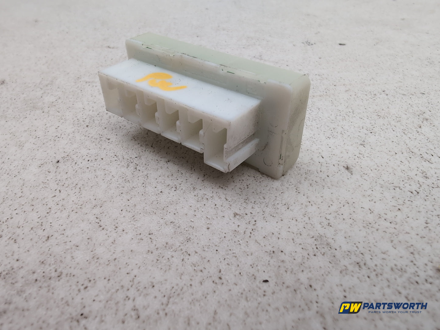 Mercedes W176 W222 W246 Voltage Converter Power Distributor Fuse A0009820912 - photo 3
