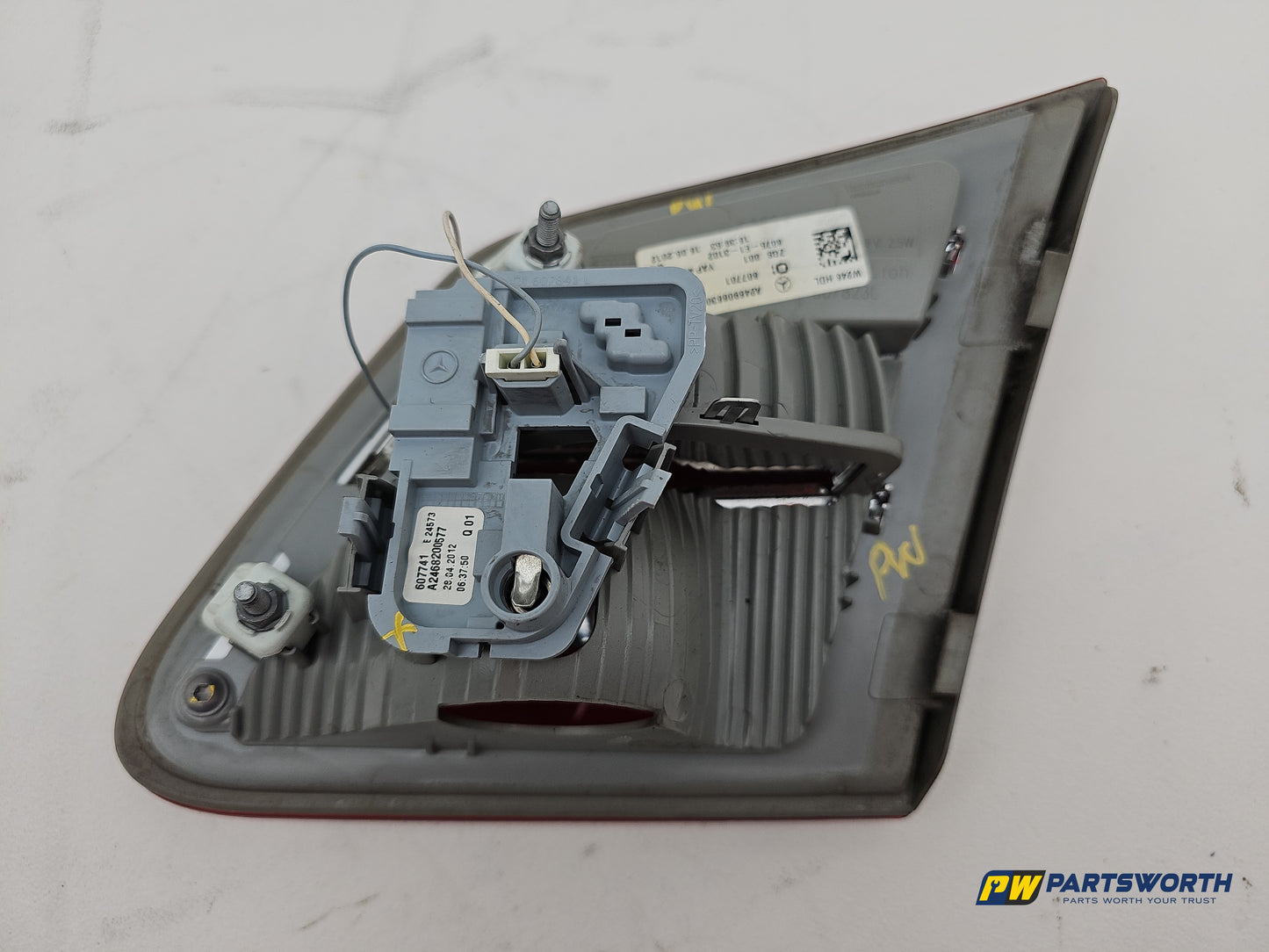 Mercedes-Benz B180 B-Class W246 Lamp Assembly Rear Inner Passenger A2469066300 - photo 3