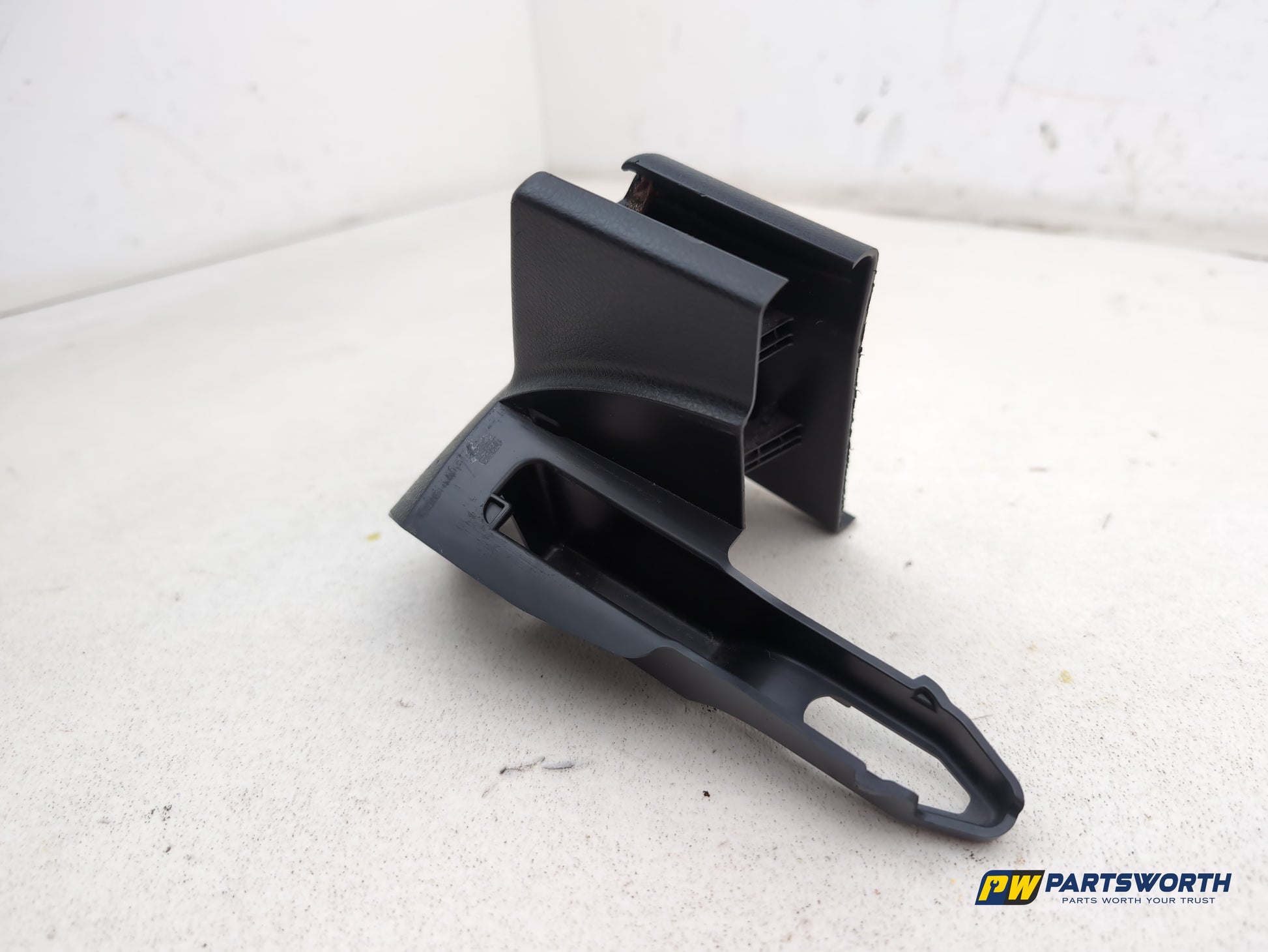 Mercedes-Benz B180 B-Class W246 Seat Rail Cover Front Right A2469190600 - photo 3