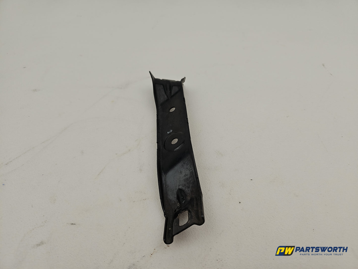Mercedes-Benz B180 B-Class W246 Front Right Fender Bracket A2466280214 2011-2015 - photo 3